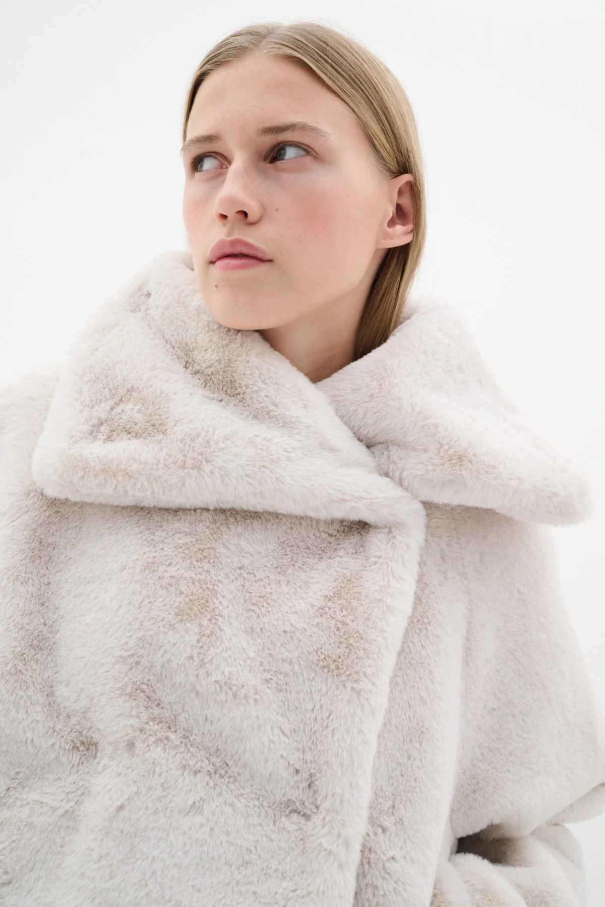 Yonekoiw Short Coat Haze - Image 5