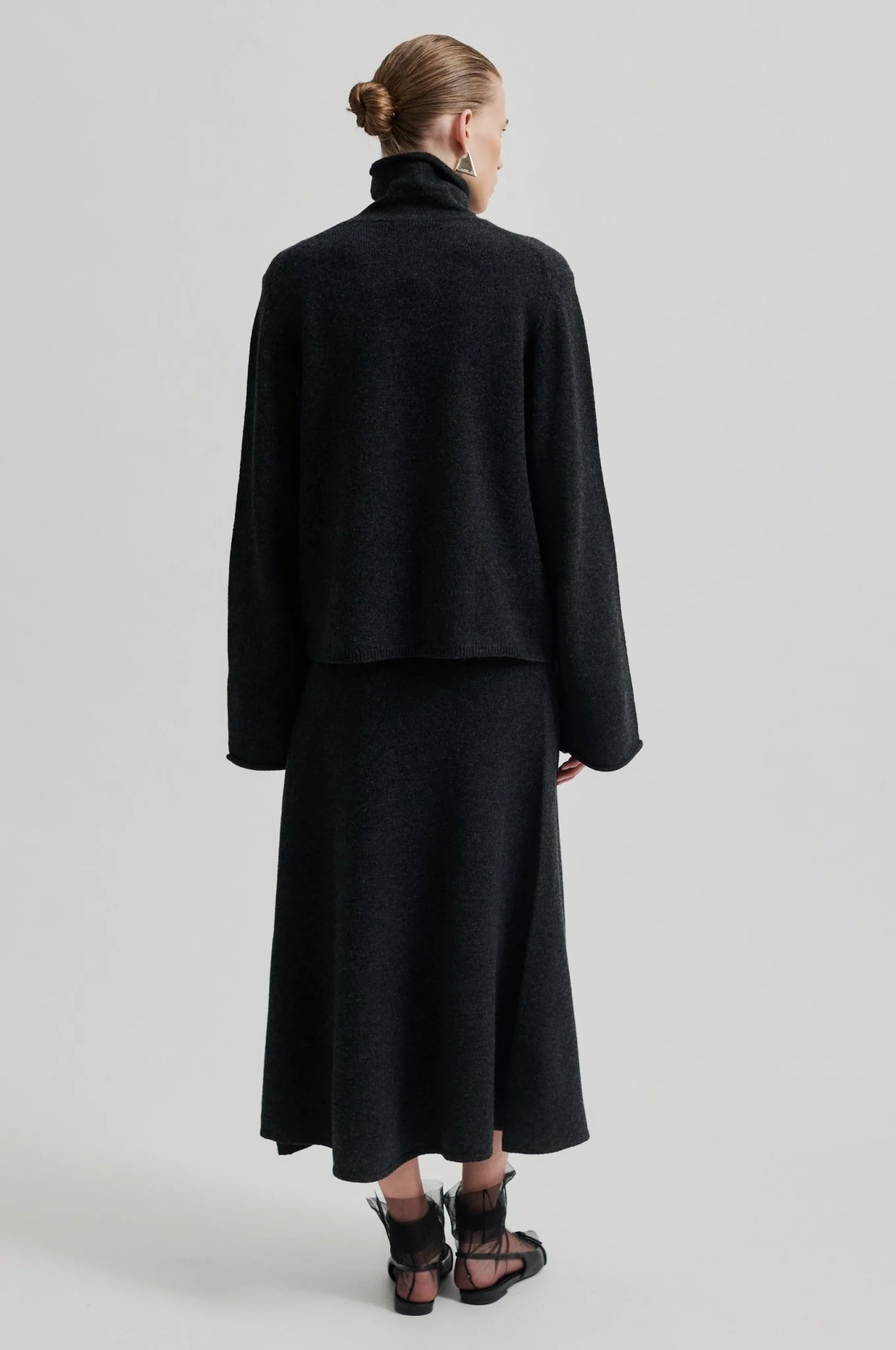Neva Knit T-Neck Dark Grey Melange - Image 6
