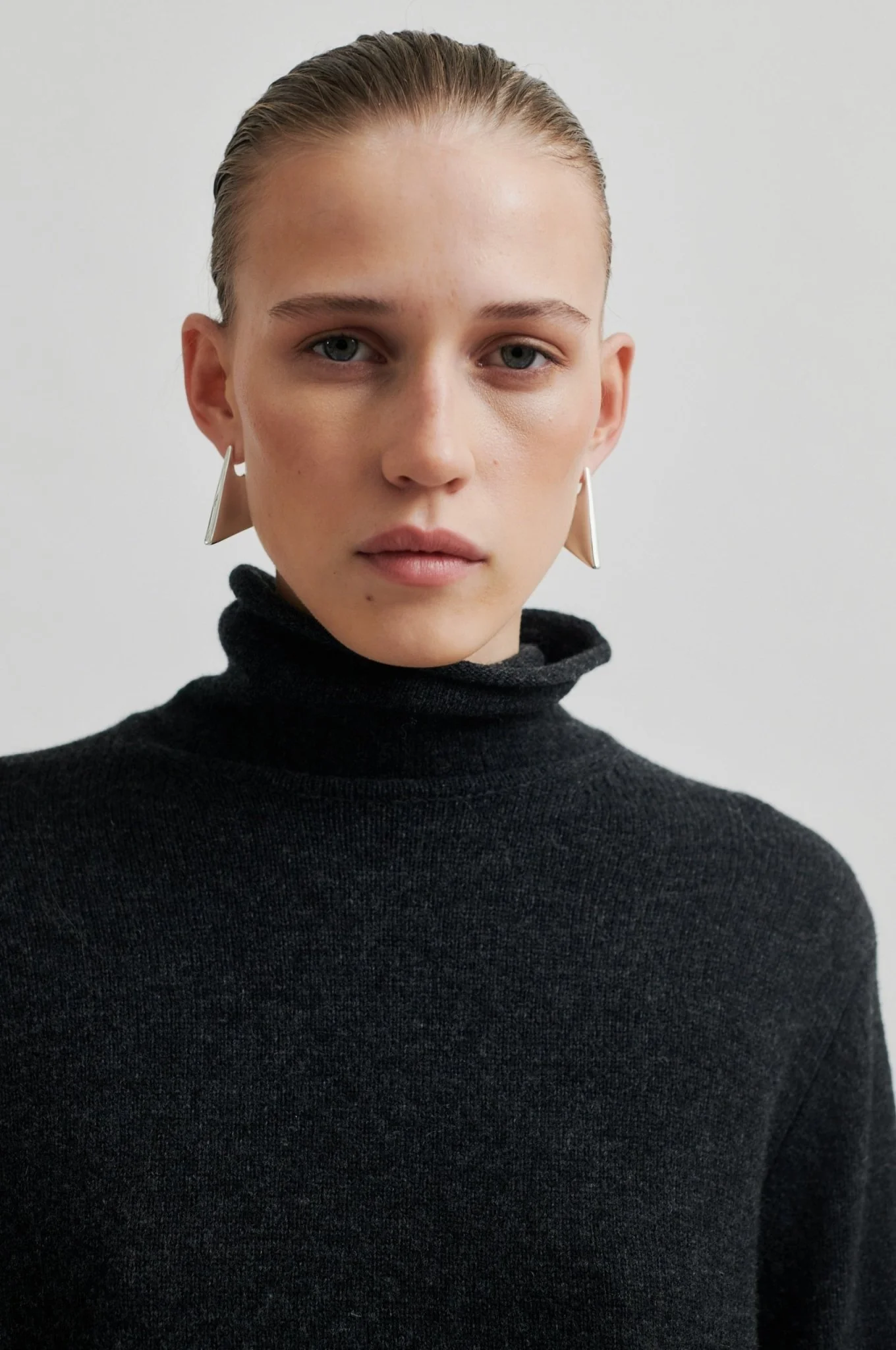 Neva Knit T-Neck Dark Grey Melange - Image 7