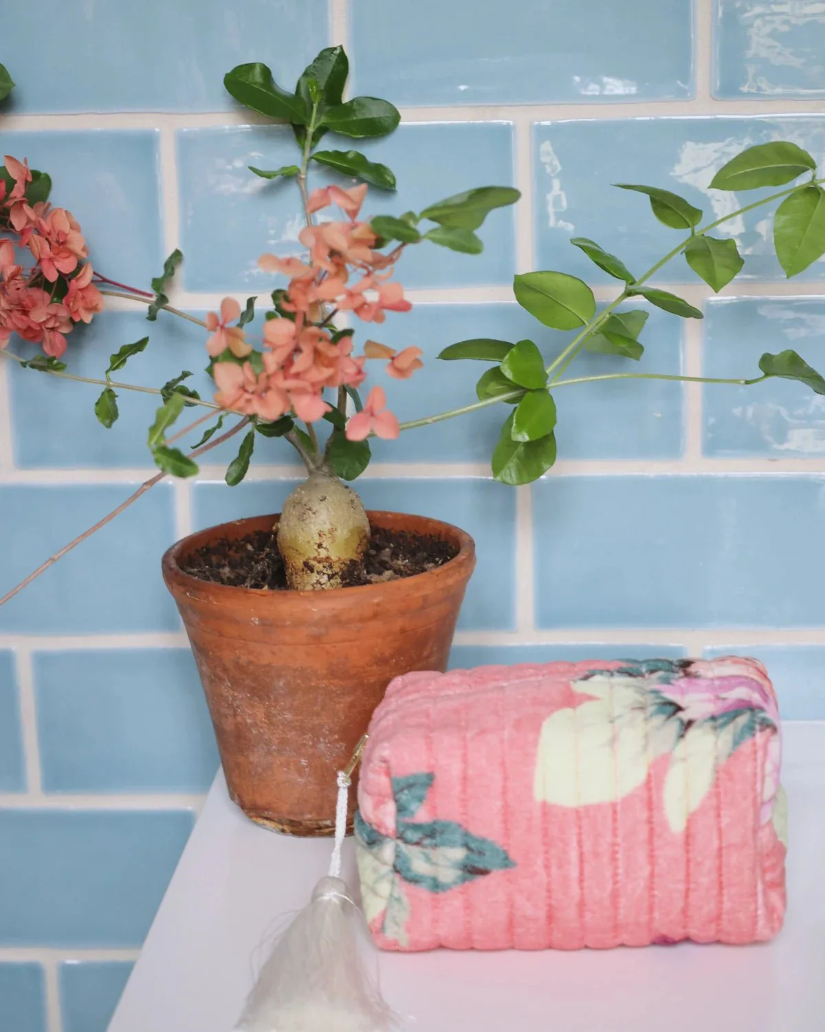 Makeup Bag Velvet Pink Posy - Image 4