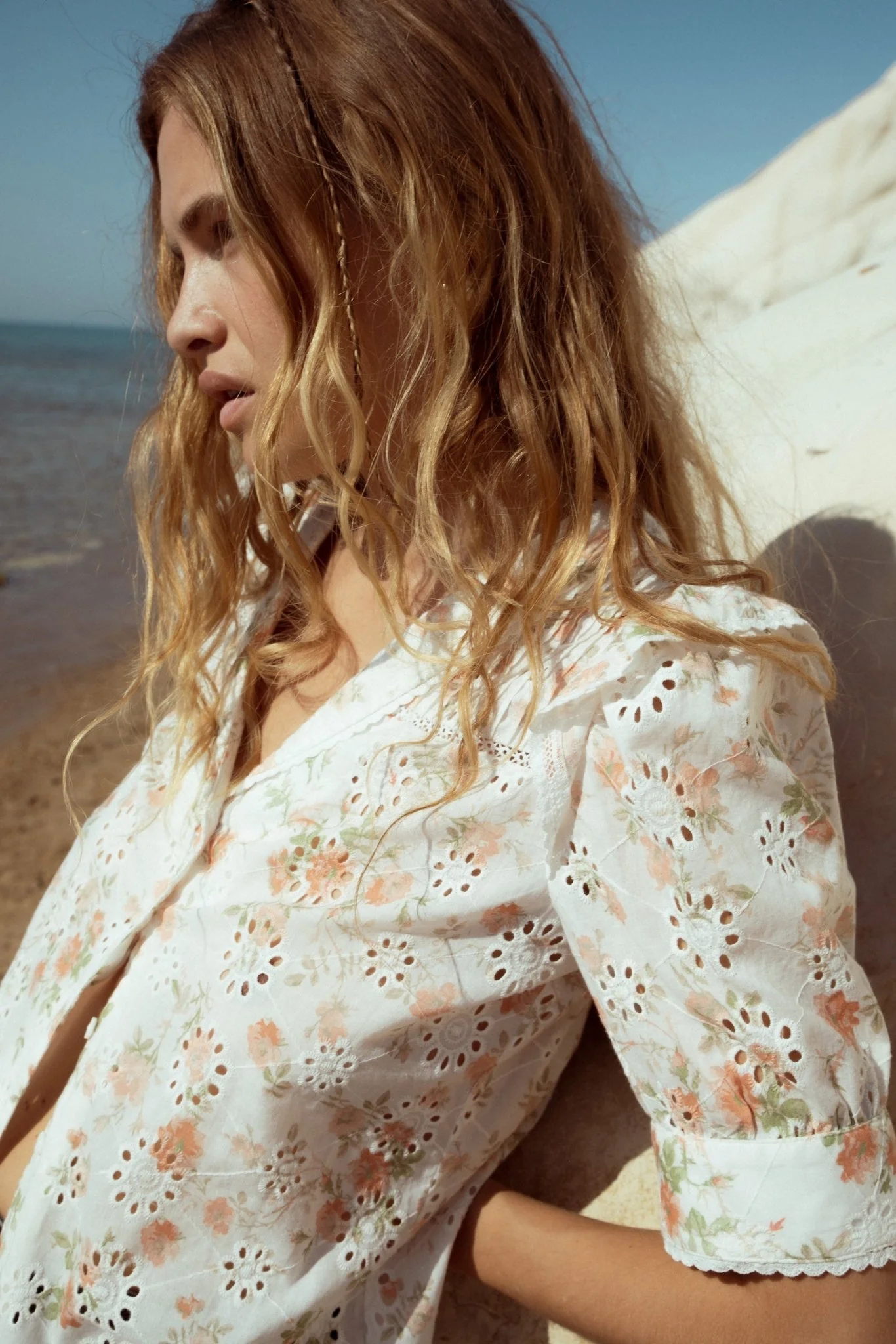 Hera Blouse White Rose Print - Image 3