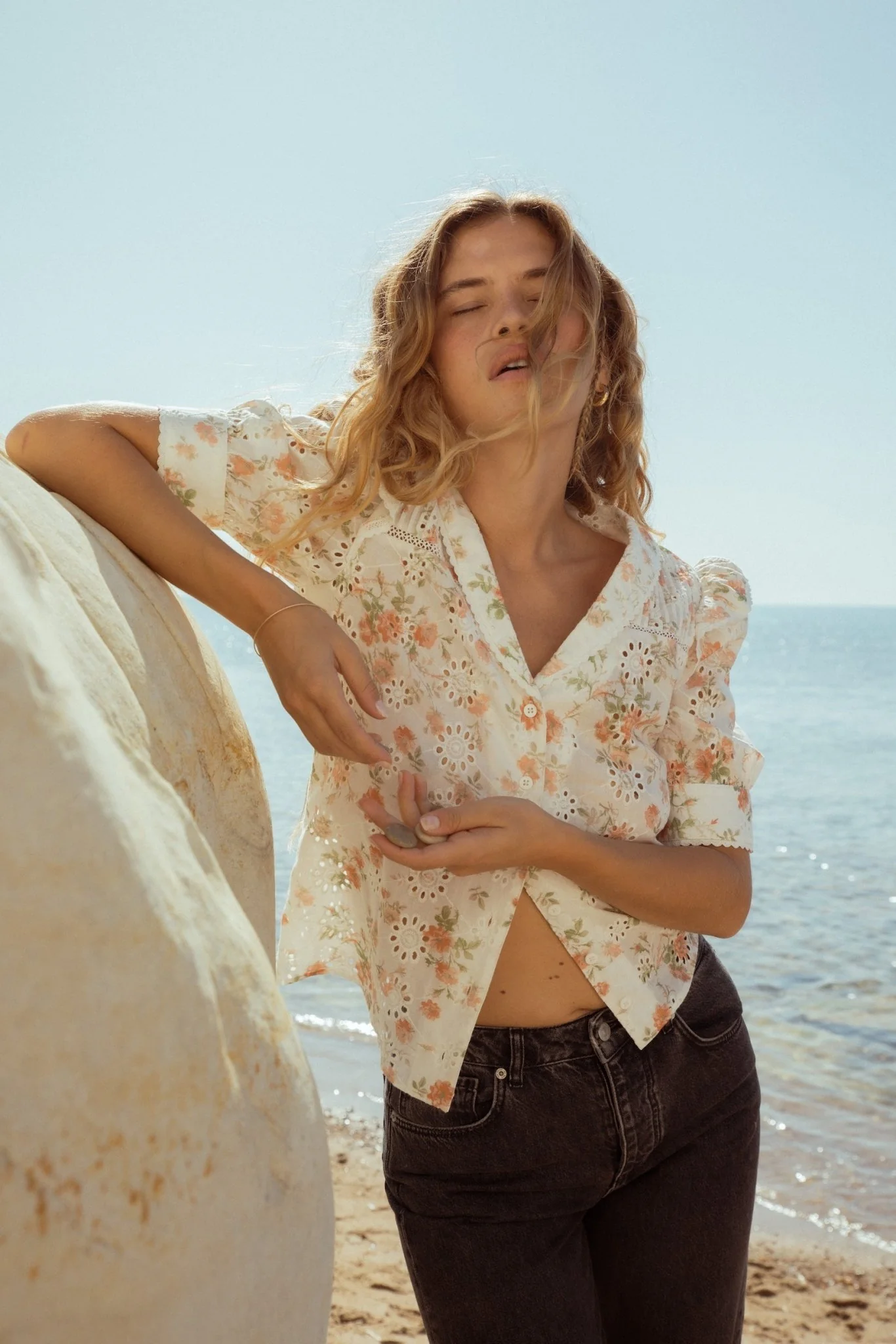 Hera Blouse White Rose Print - Image 4