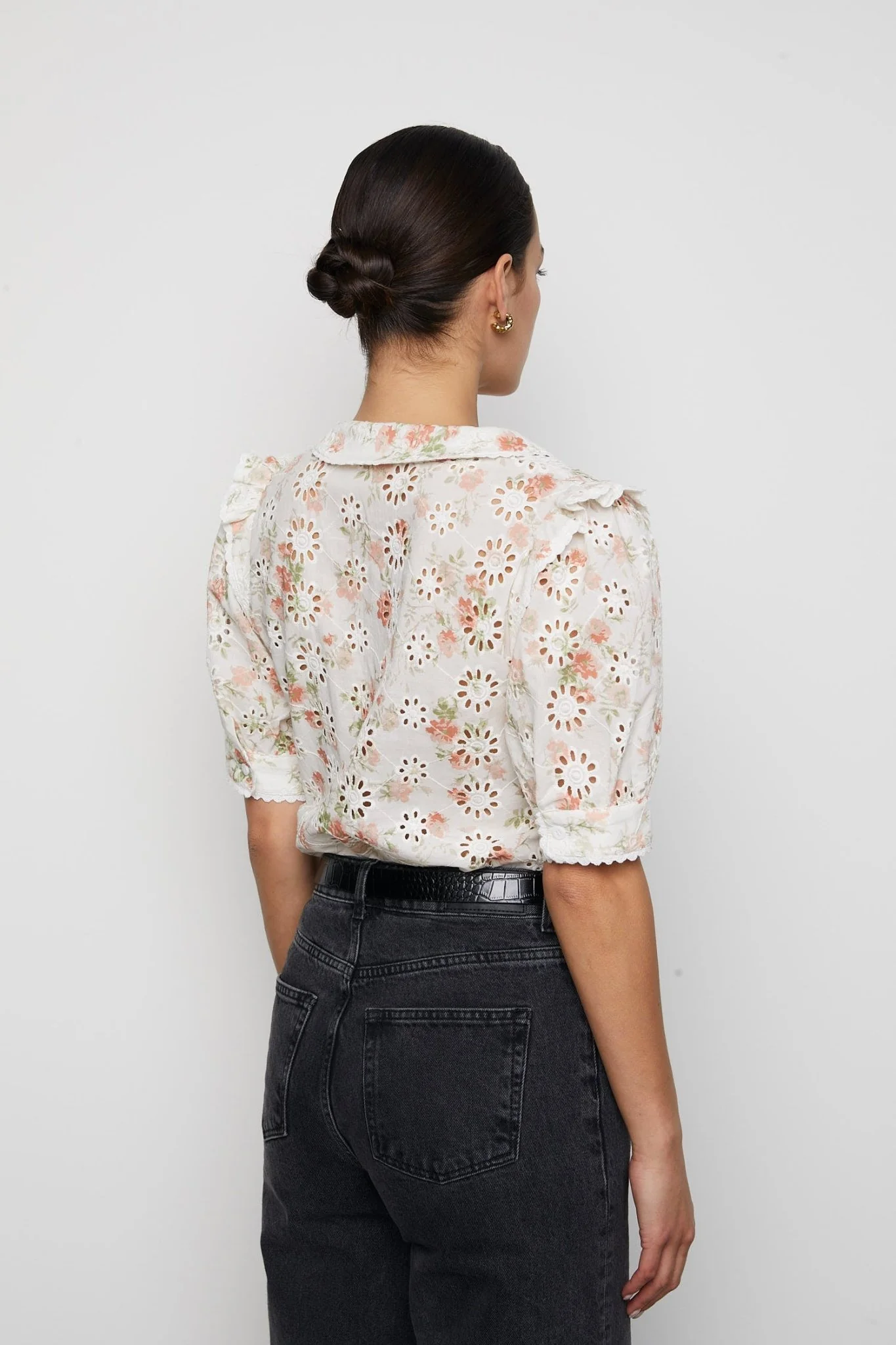 Hera Blouse White Rose Print - Image 5