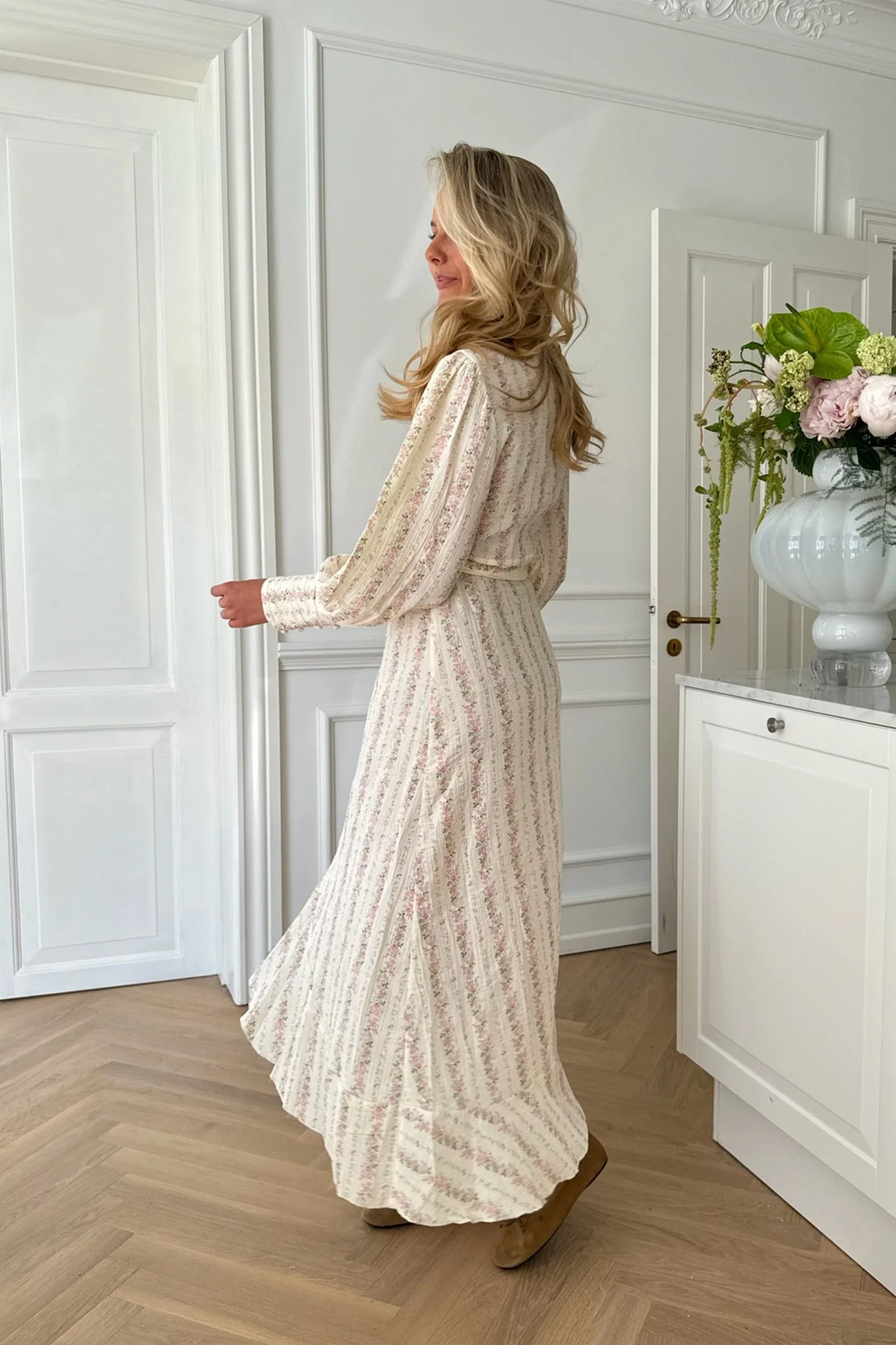 Signeic Long Wrap Dress Light Pink Flower Print - Image 3