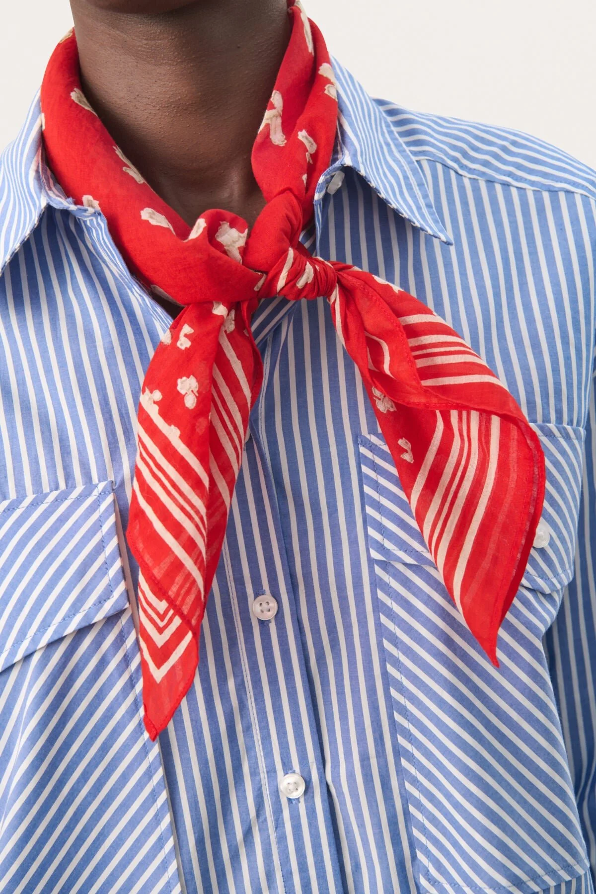 Phipw Scarf Red Mars Blurred Flower - Image 3