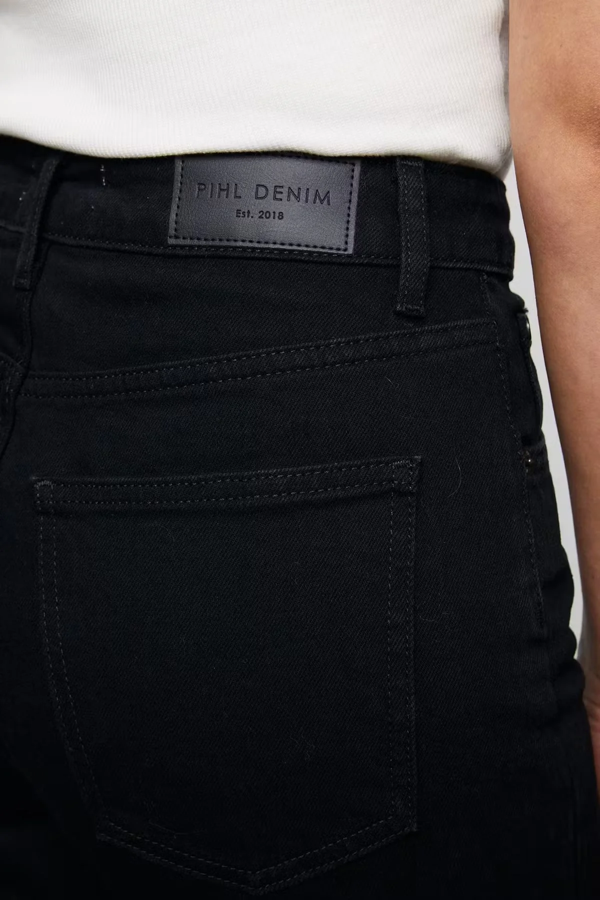 Luca Jeans Black - Image 7