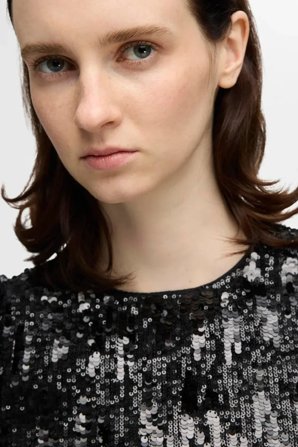 Ari-Colyn Ls Short Sequins Dress Black - Image 9