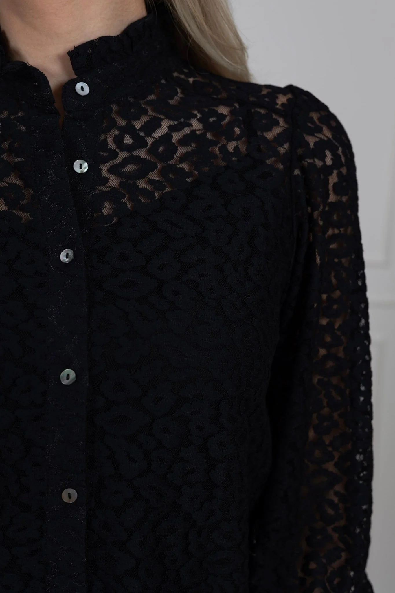 Lanna Blouse Noir - Image 8