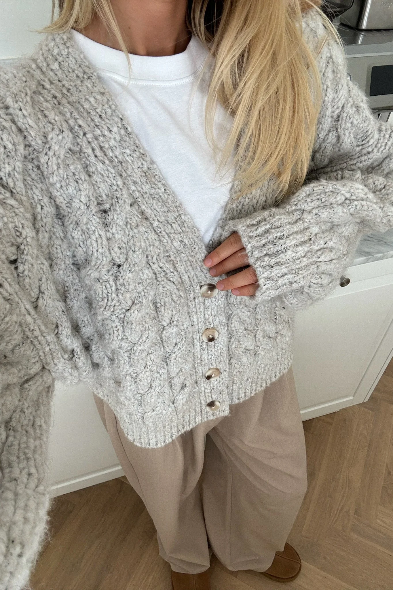 Siggaic Cardigan Light Greige - Image 2