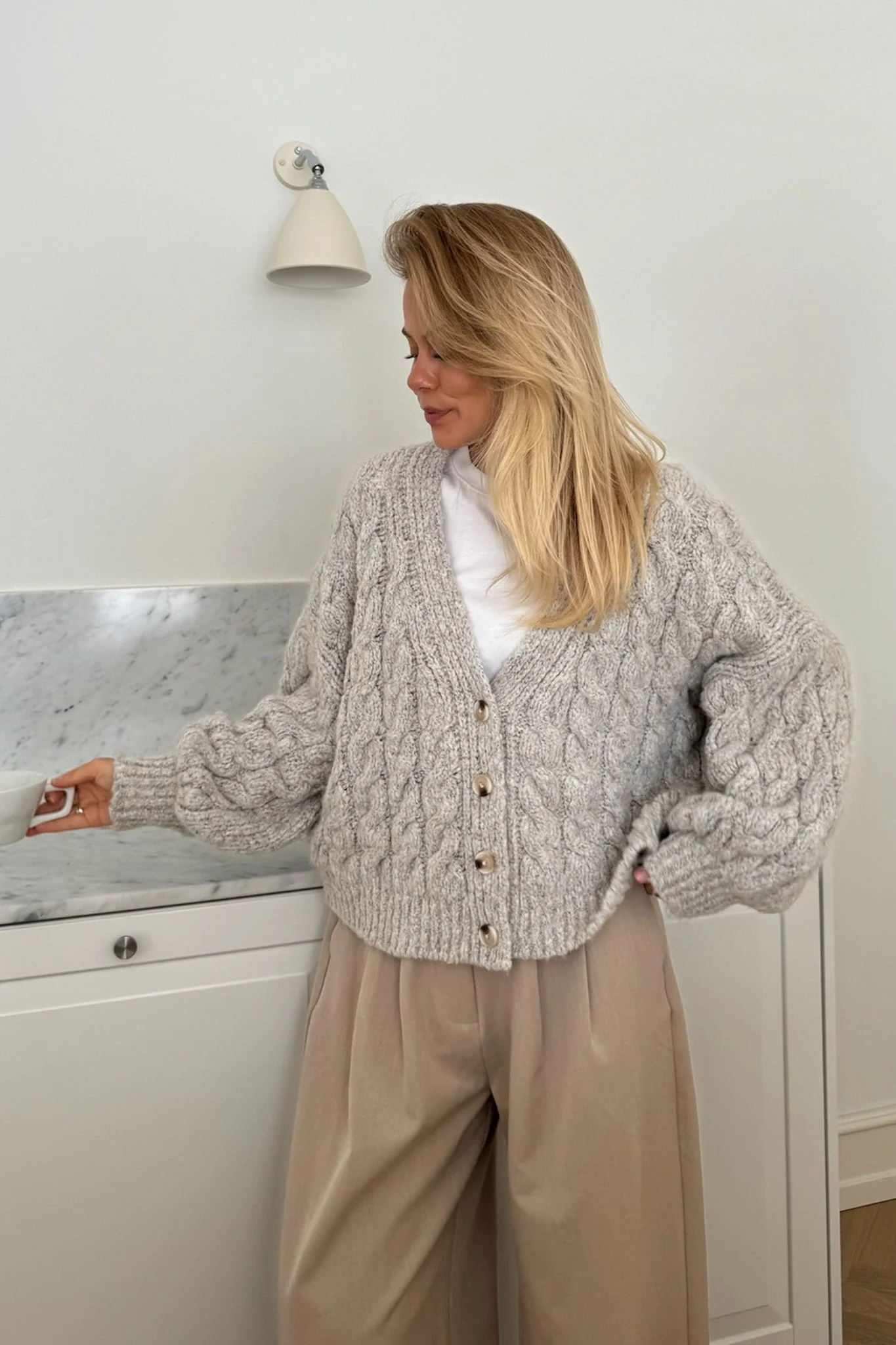 Siggaic Cardigan Light Greige - Image 6