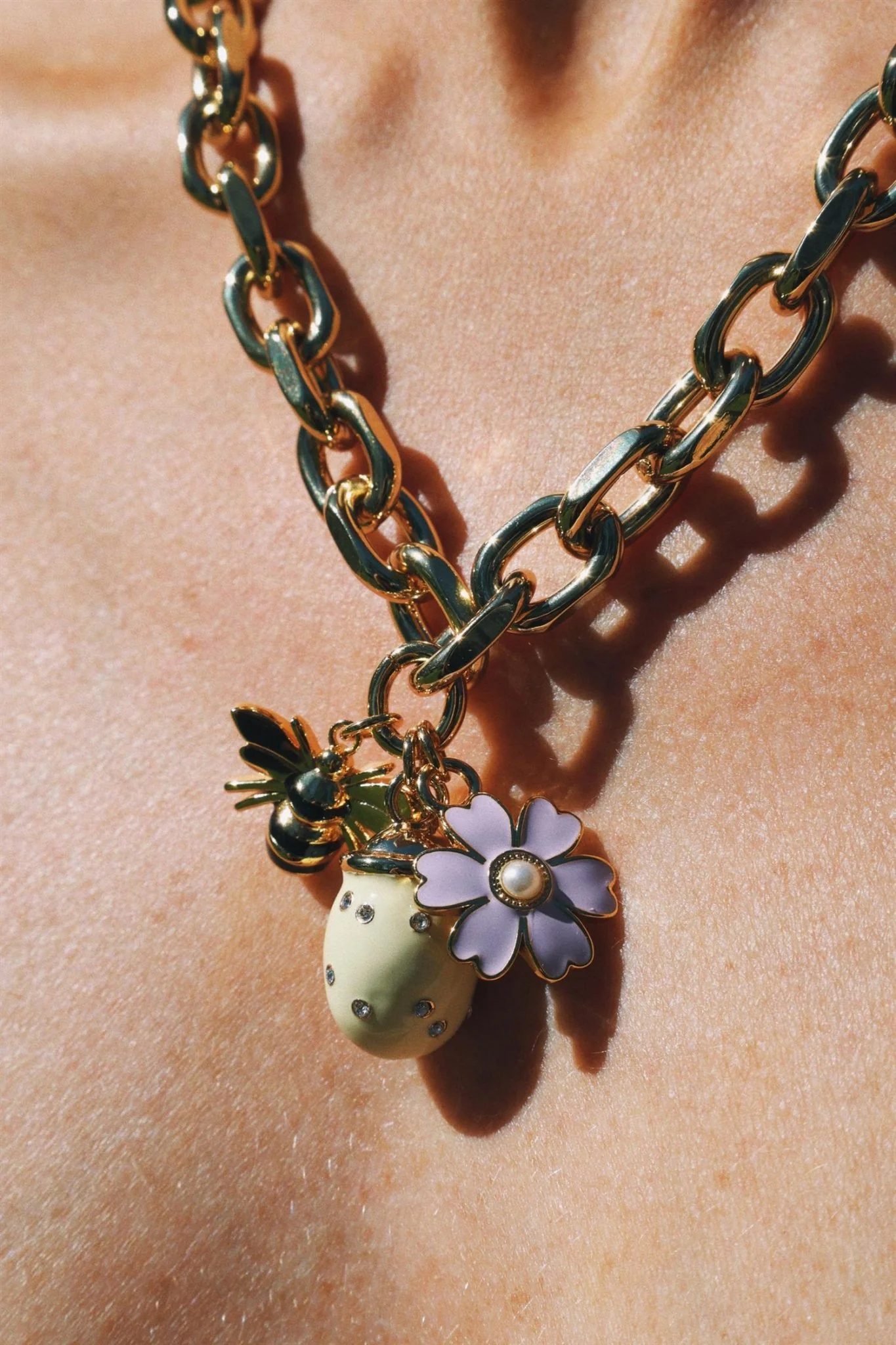 The Bee Charm Gold - Image 2