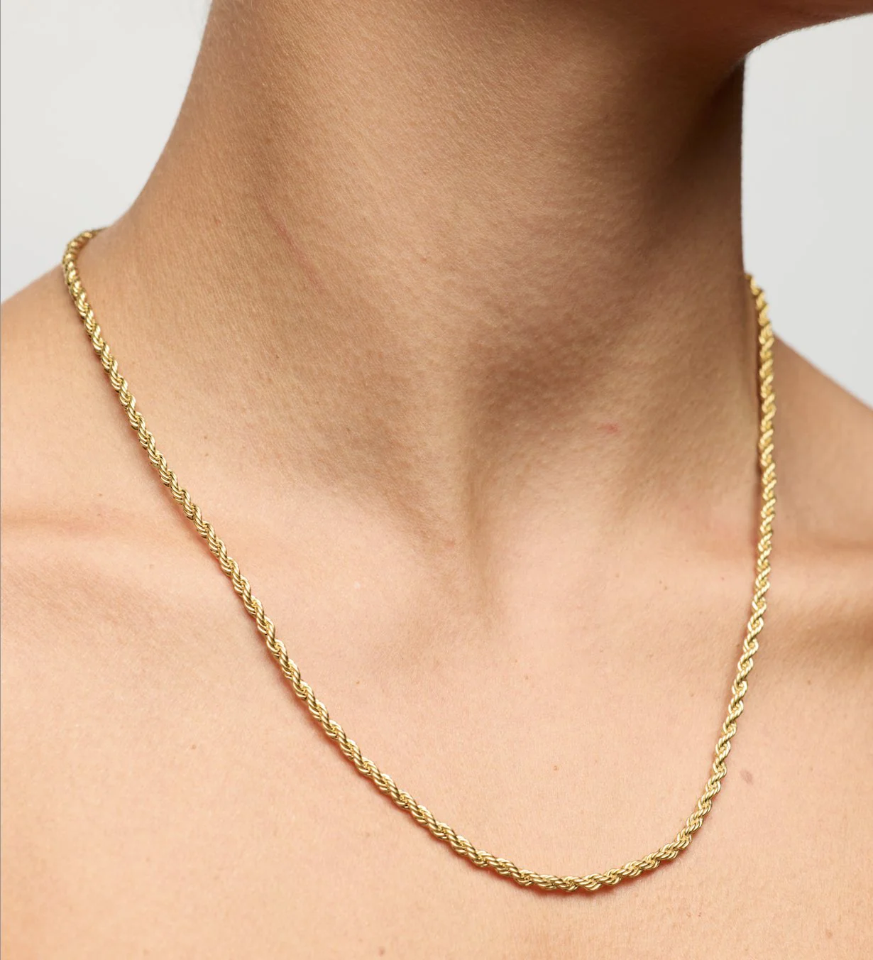 The Medium Necklace Gold - Image 3