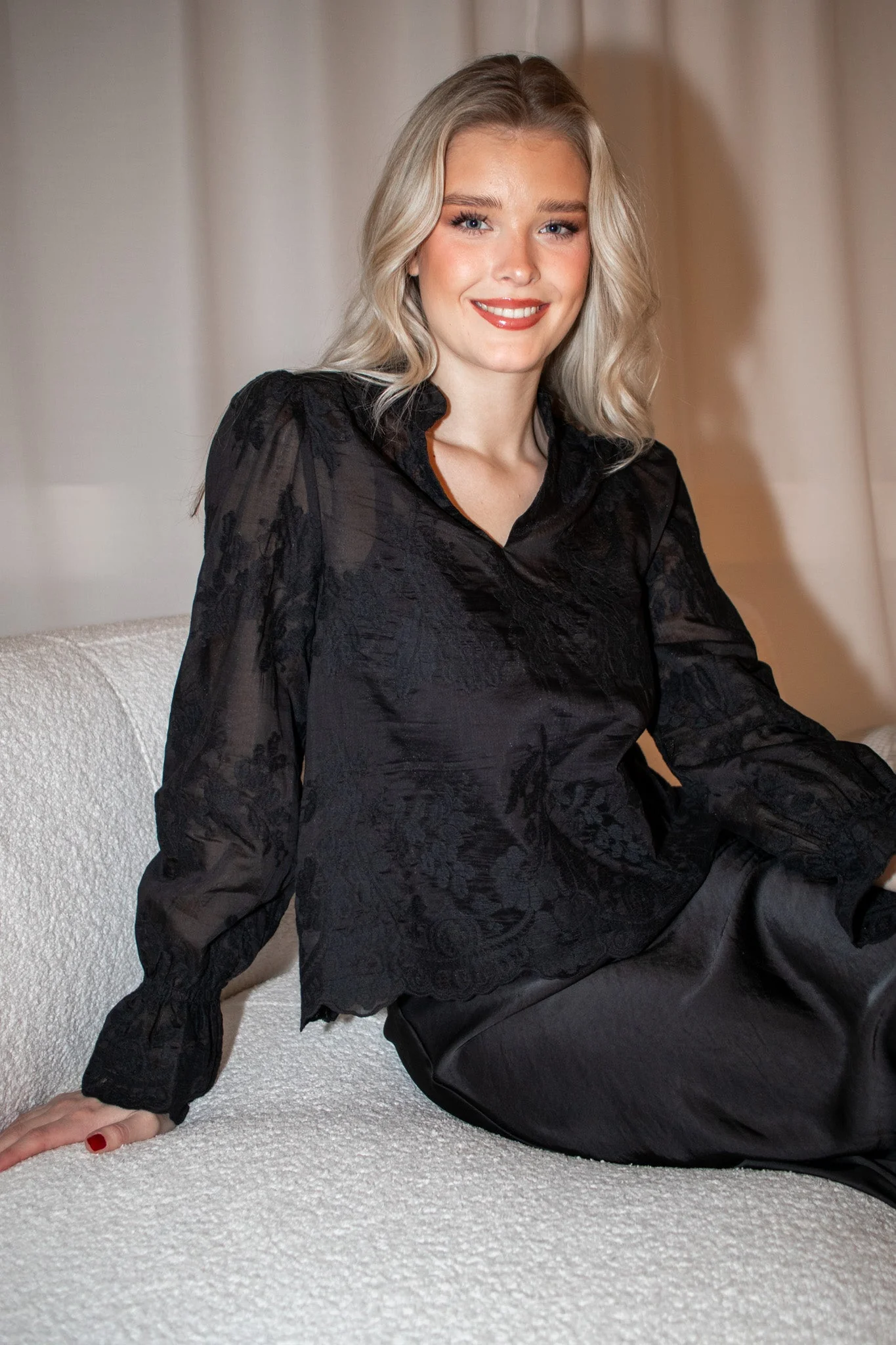 Amara Big Embroidery Blouse Black