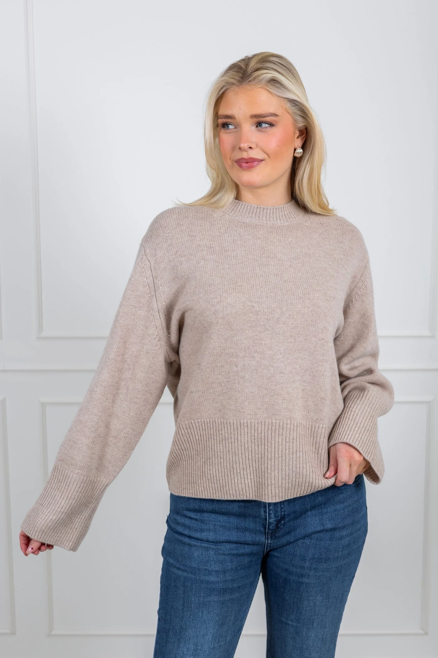 Alpha Knit O-Neck Pumice Stone - Image 4