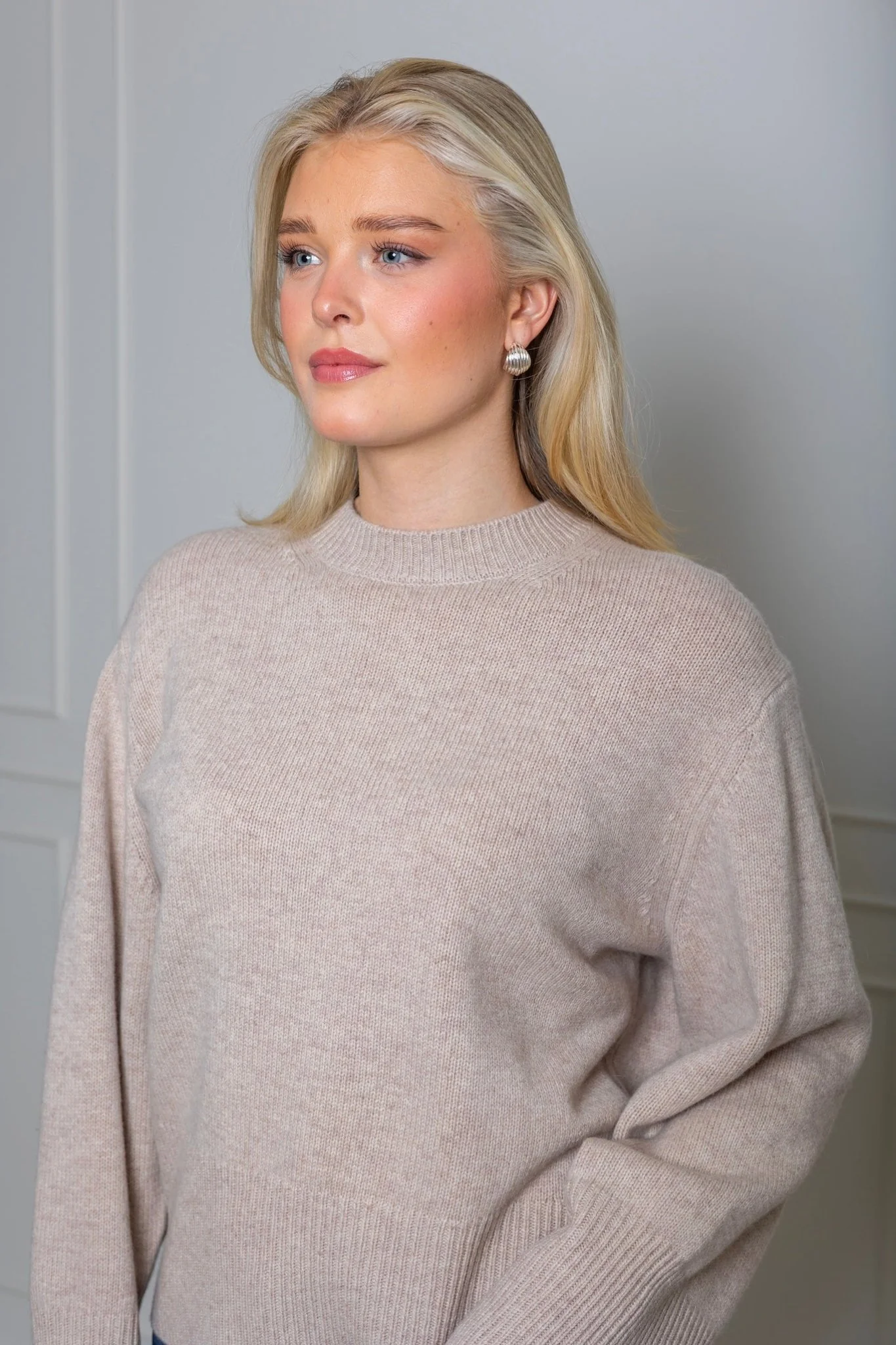 Alpha Knit O-Neck Pumice Stone - Image 5