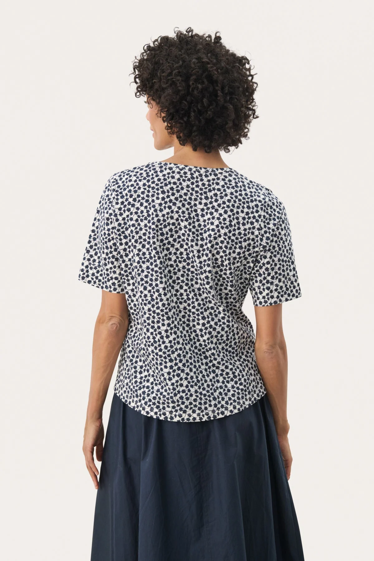 Curliapw T-Shirt Navy Mini Grid Flower - Image 5