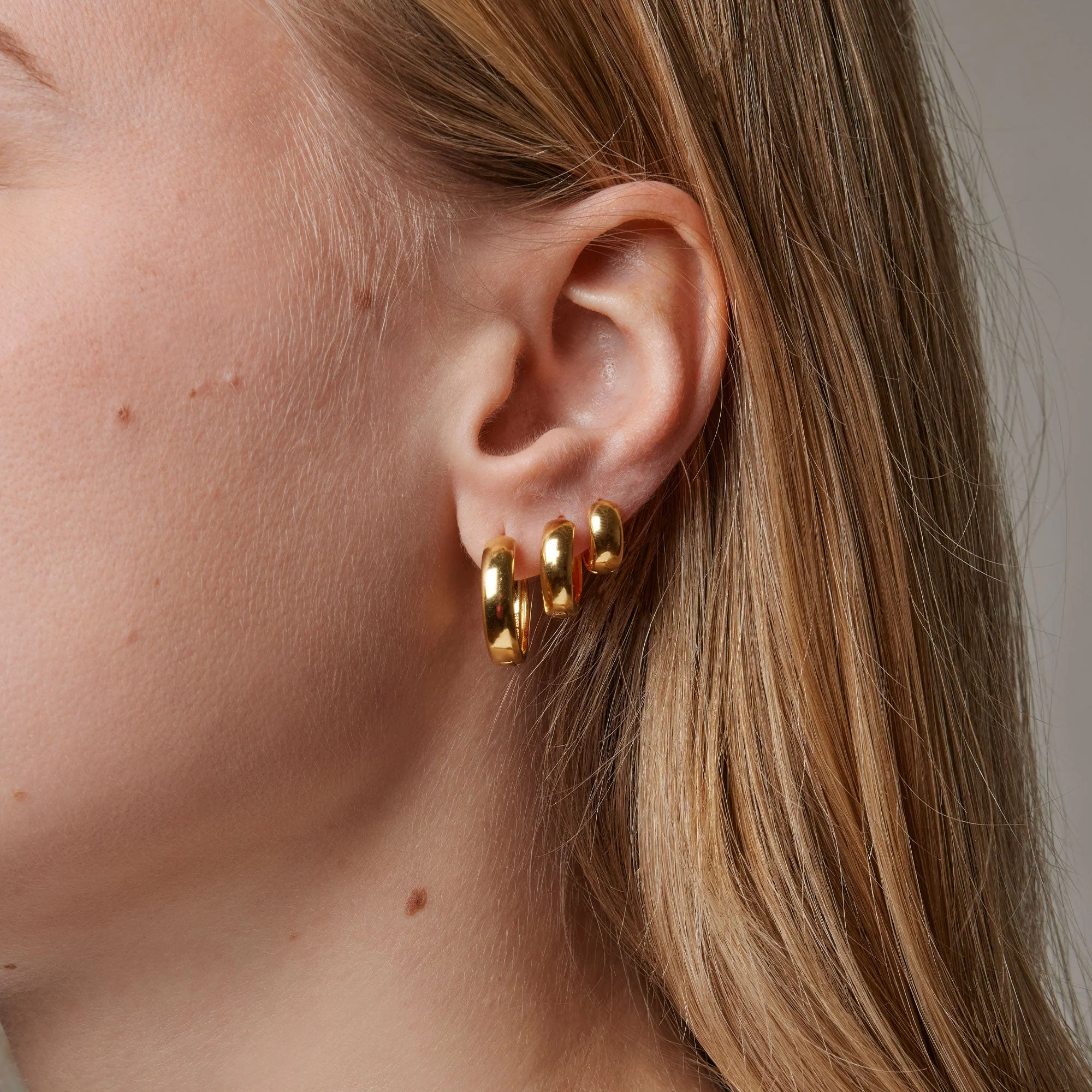 Classic Wide 15 Mm Earrings Gold - Image 3