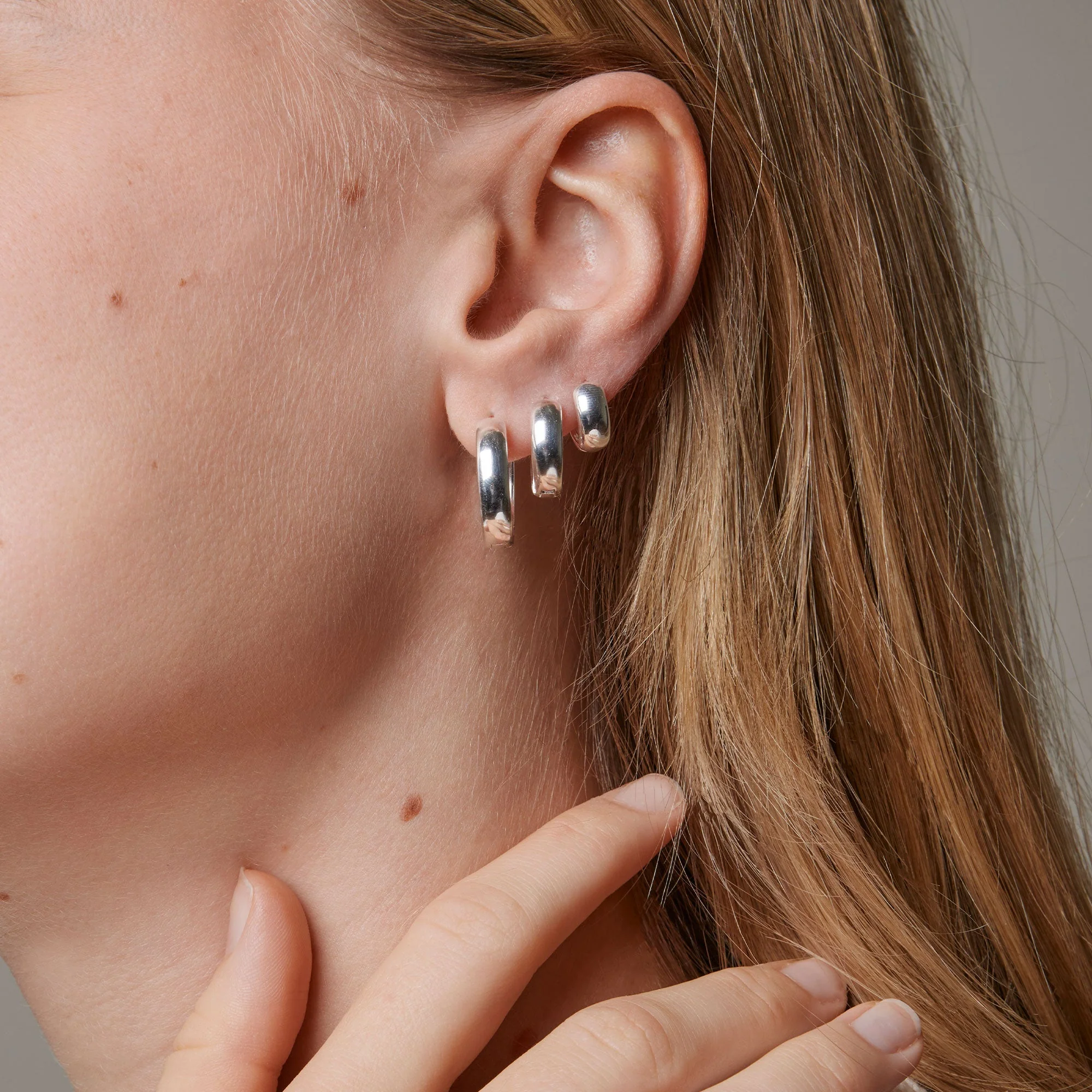 Classic Wide 15 Mm Earrings Silver - Image 3