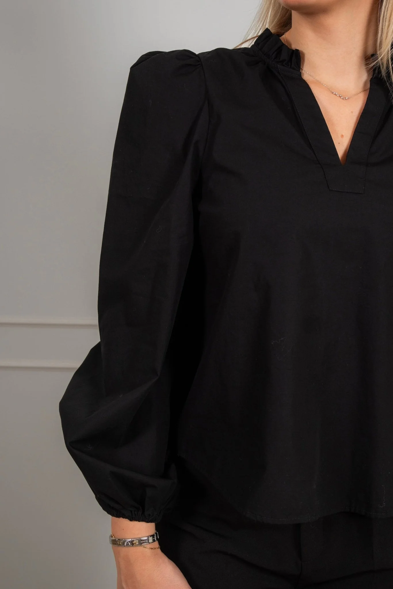 Infinity Blouse Black - Image 2