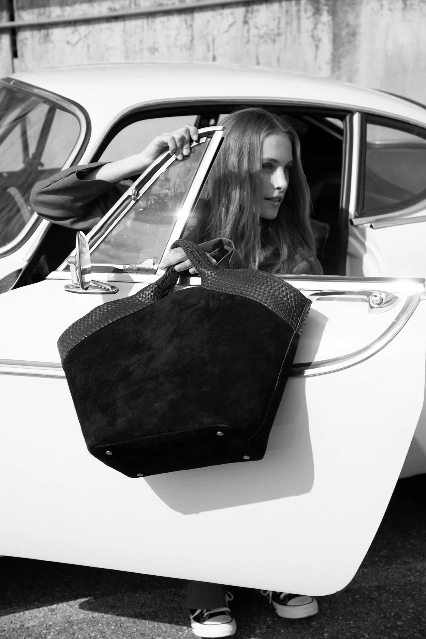 Aura Bag Large Black Suede - Image 5