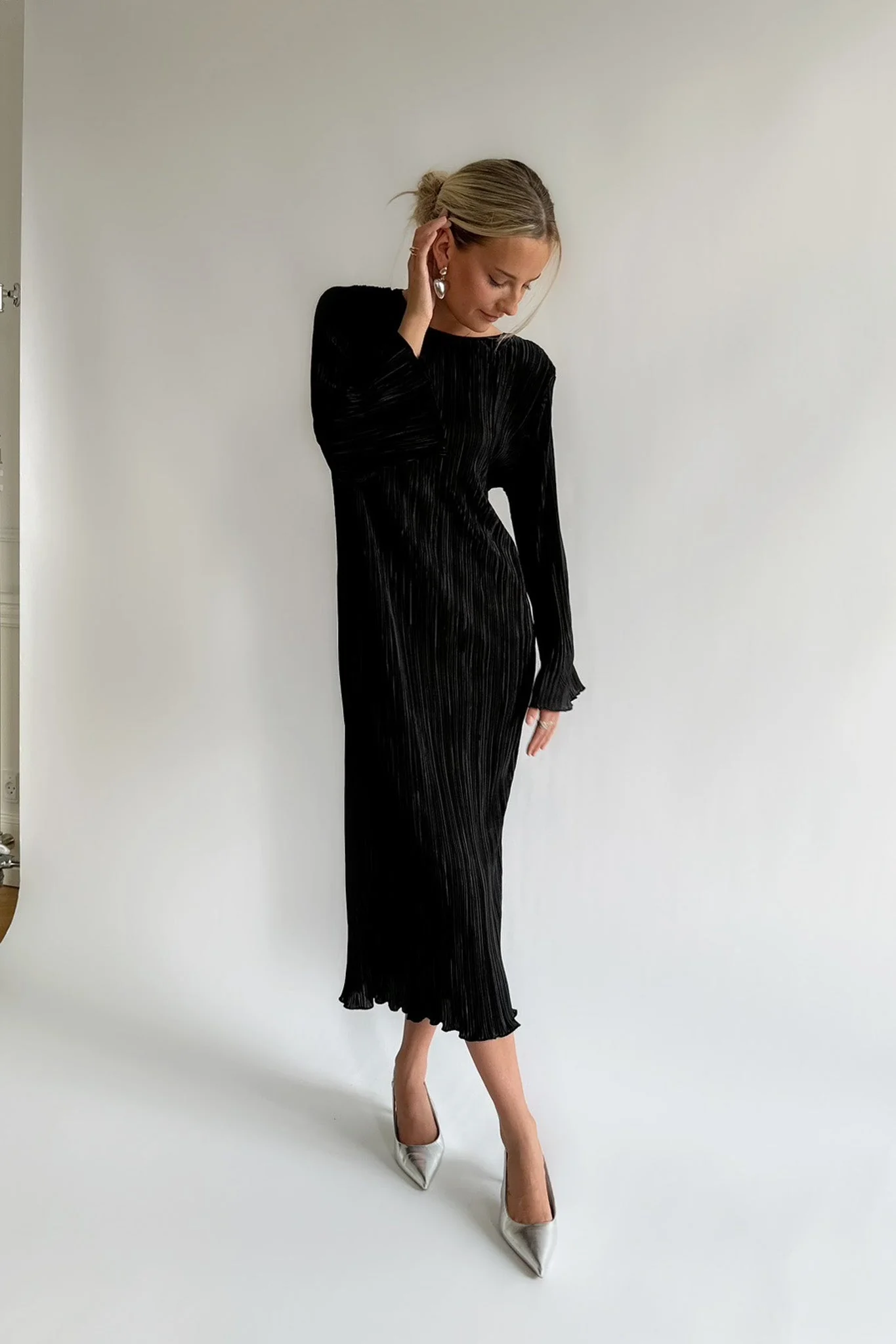 Kelly Long Plisse Dress Black - Image 4