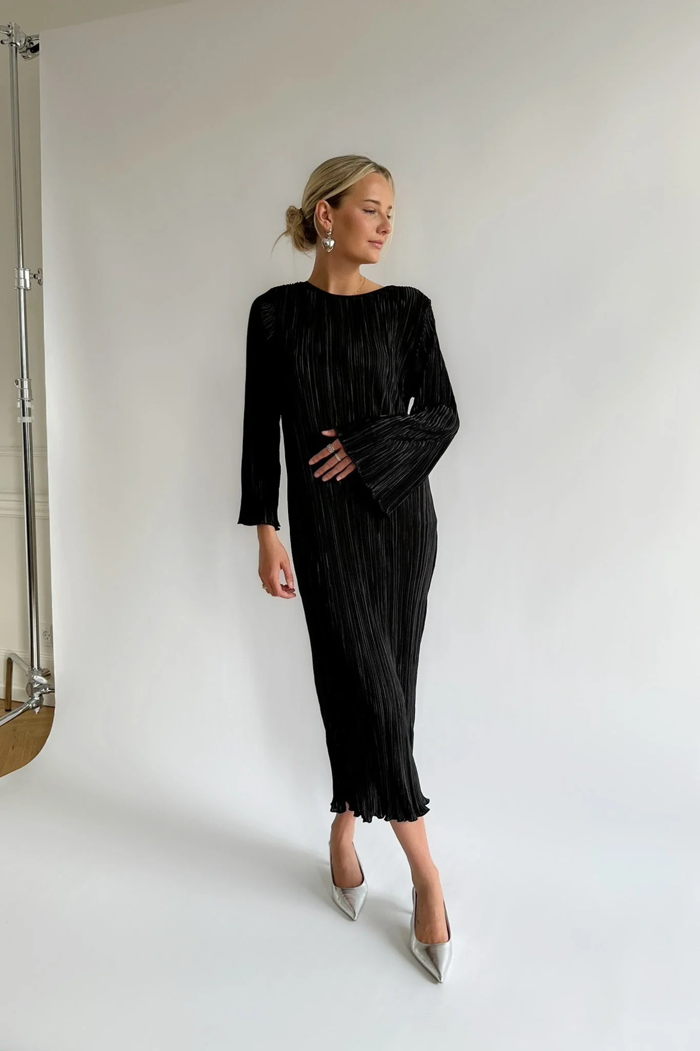 Kelly Long Plisse Dress Black - Image 6