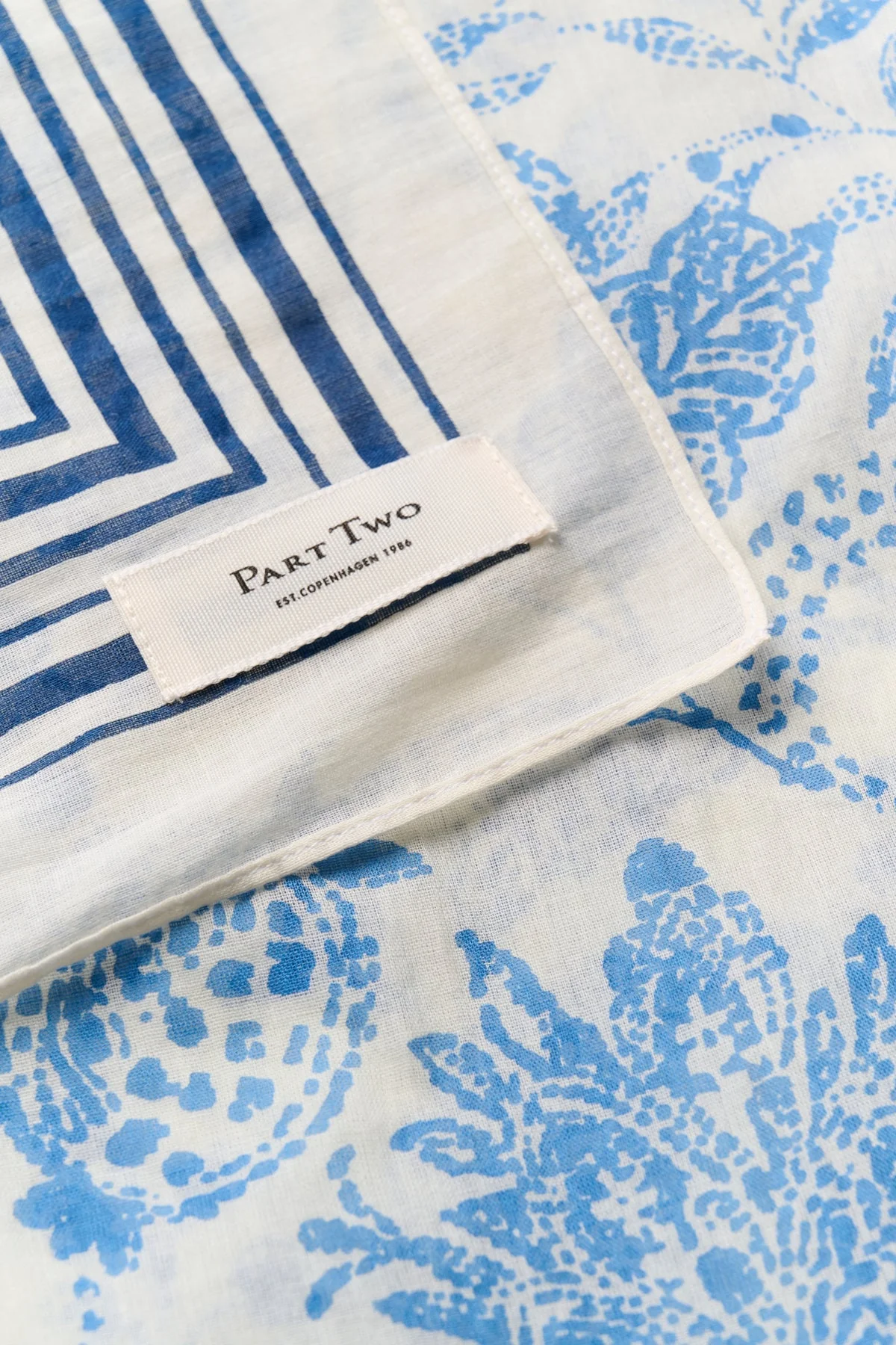 Louipw Scarf Marina Paisley Print - Image 6