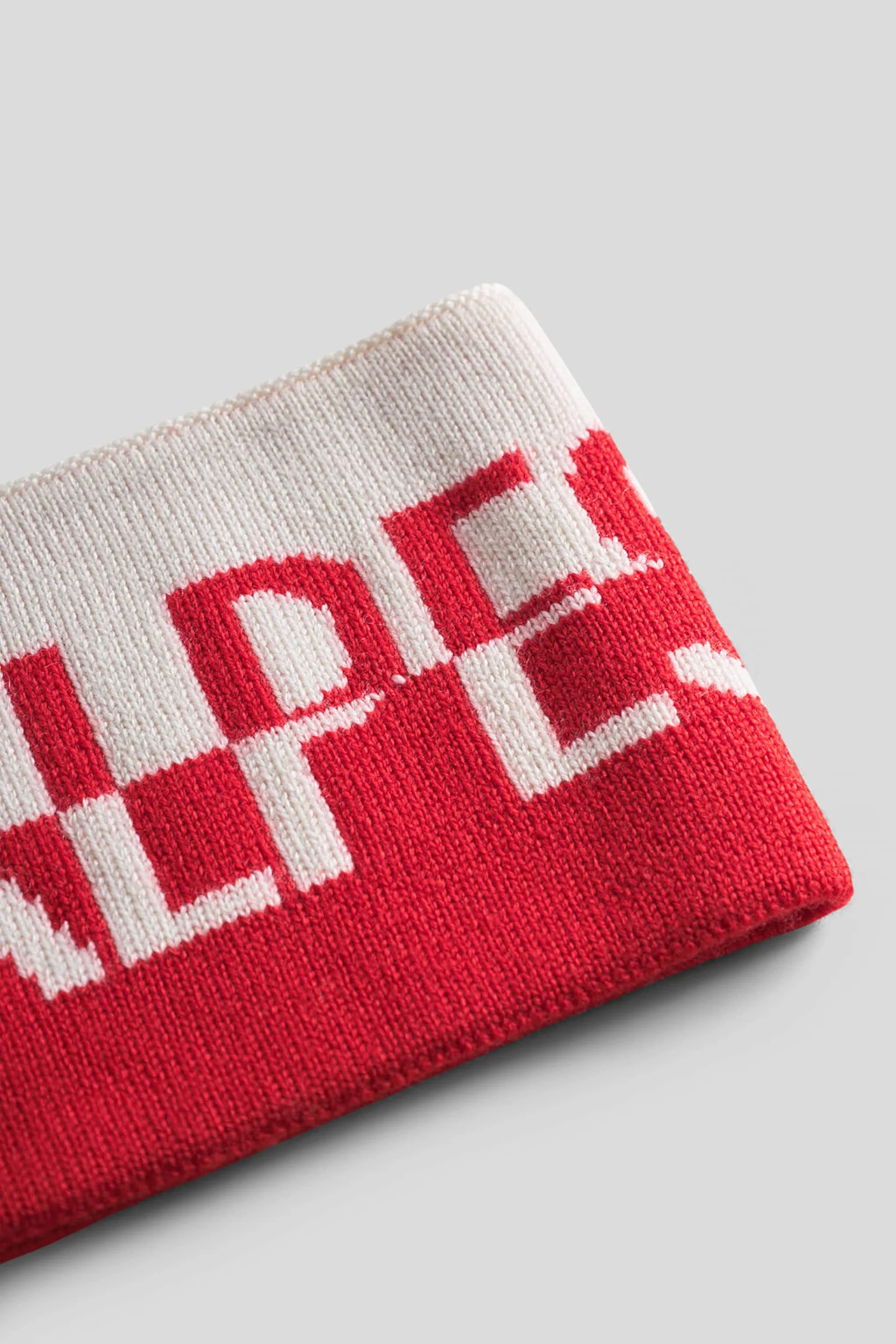 Les Alpes Headband Scarlet Red - Image 2