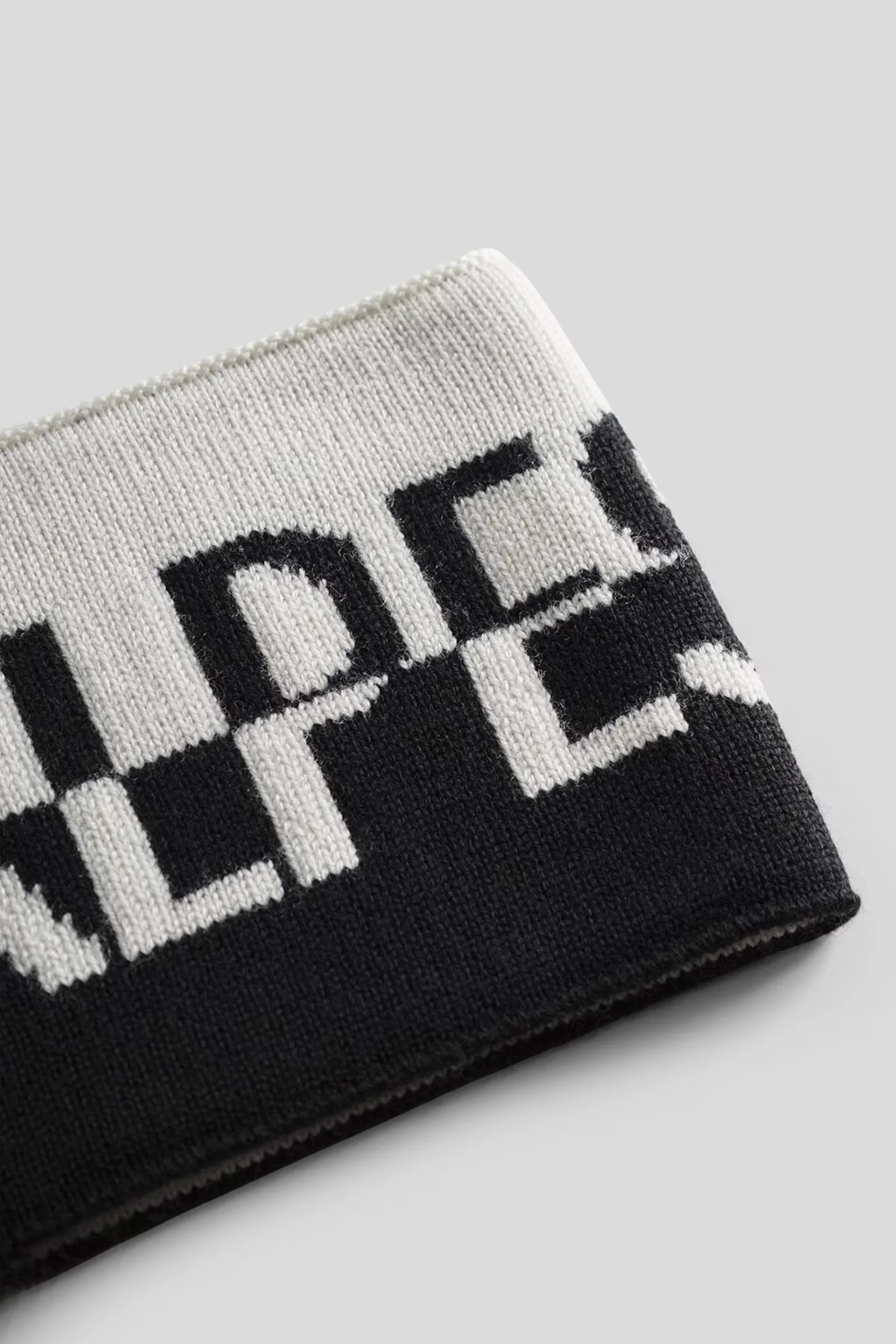 Les Alpes Headband Black - Image 2