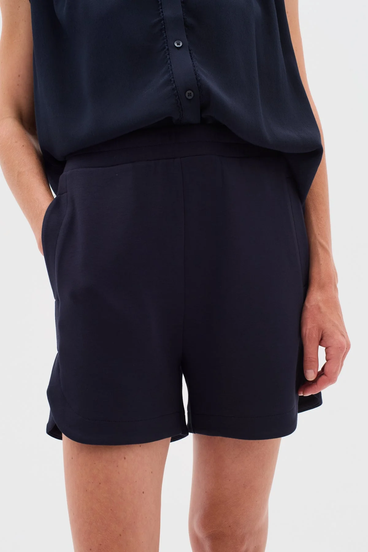 Henniehiw Vincent Shorts Marine Blue - Image 4