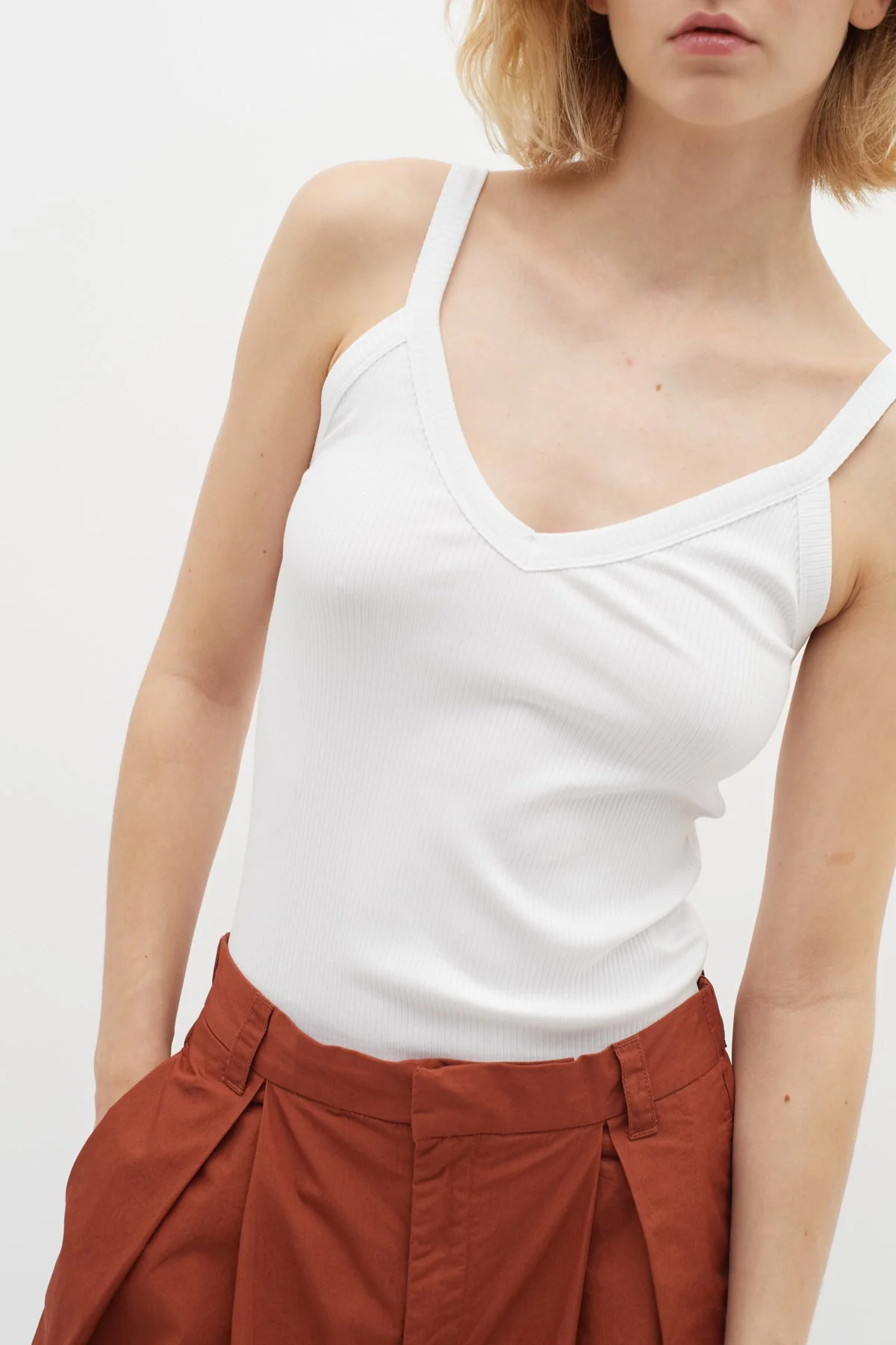 Dagnaiw V-Top Pure White - Image 3