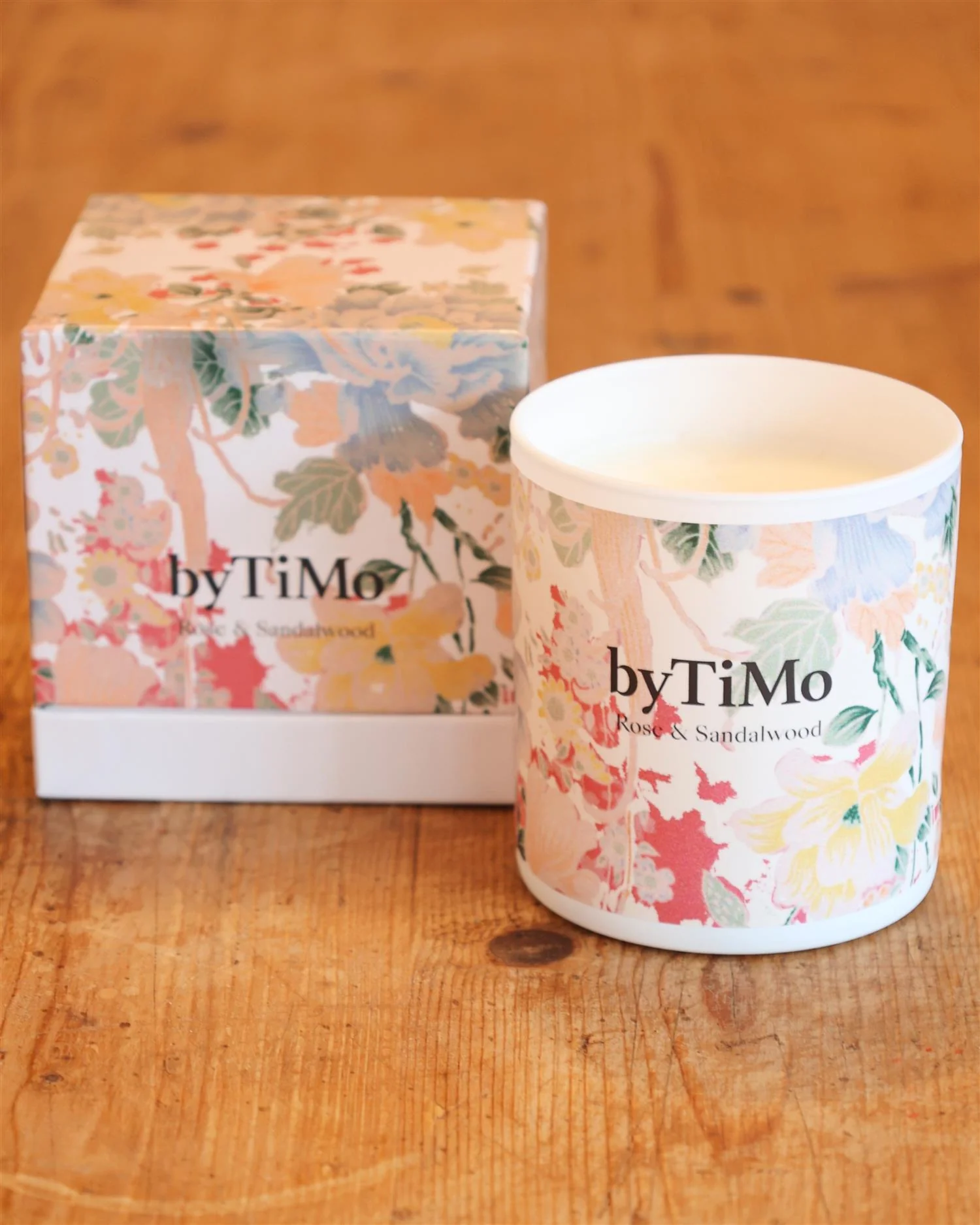 Rose & Sandalwood Scented Candle Rose - Image 3