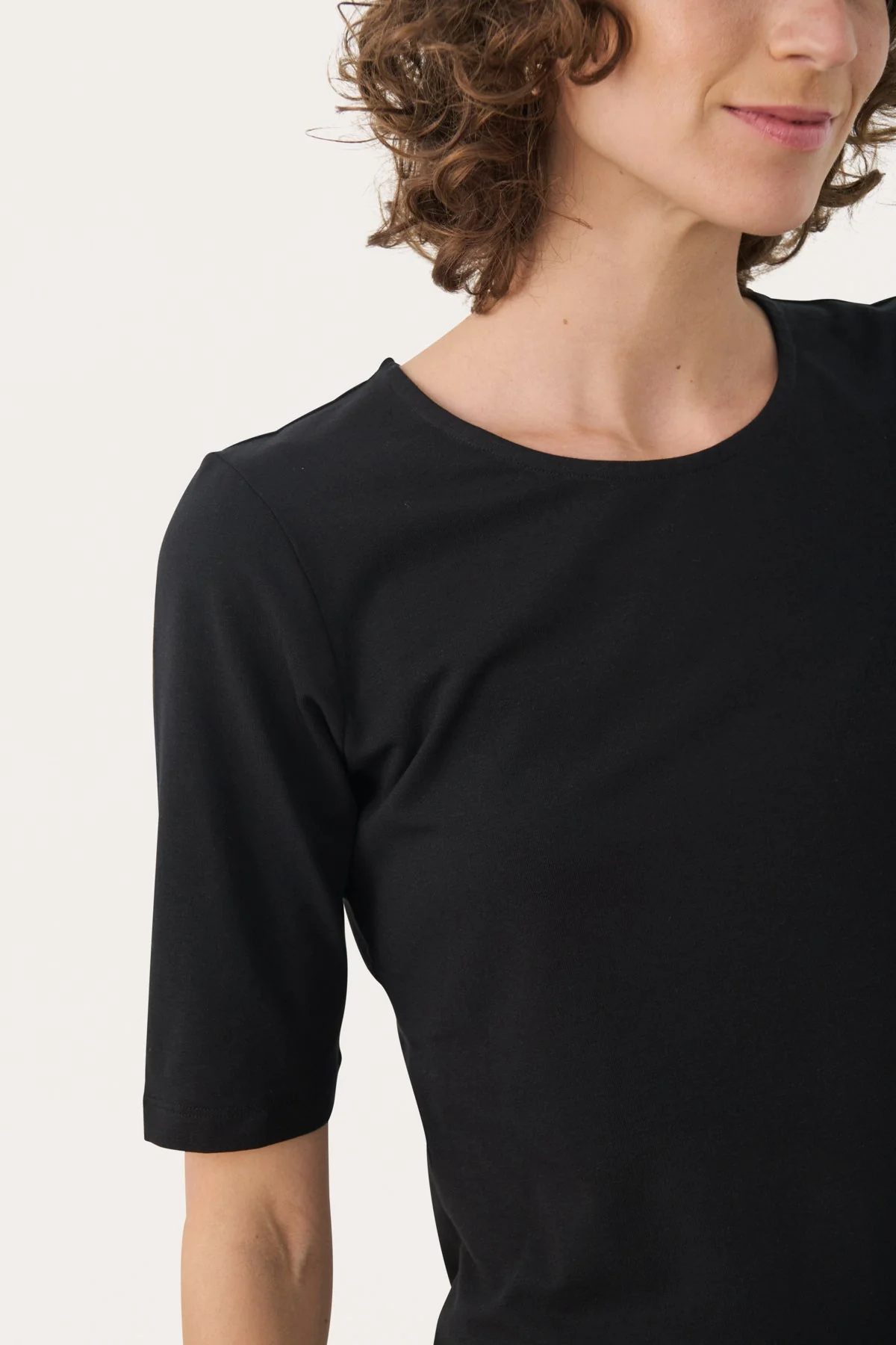 Nemi T-Shirt Black - Image 4