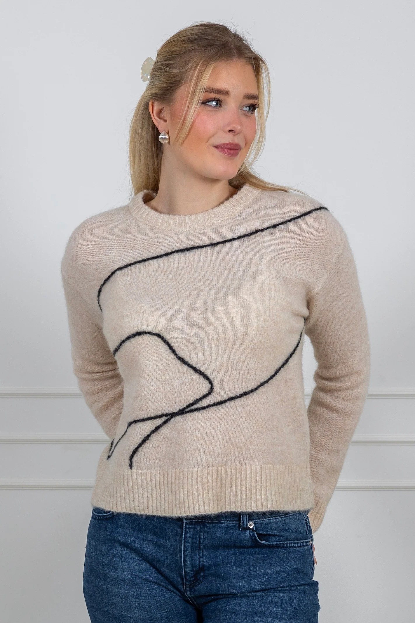 Sia Ras Ls Knit Artwork O-Neck Birch Black - Image 7