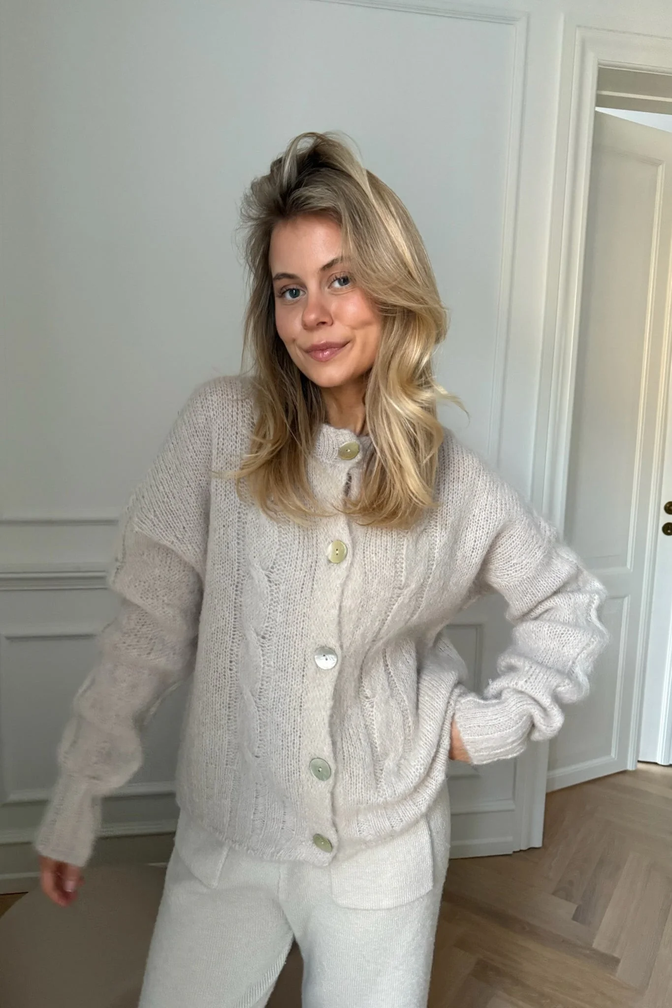 Ditte Cardigan Beige - Image 2