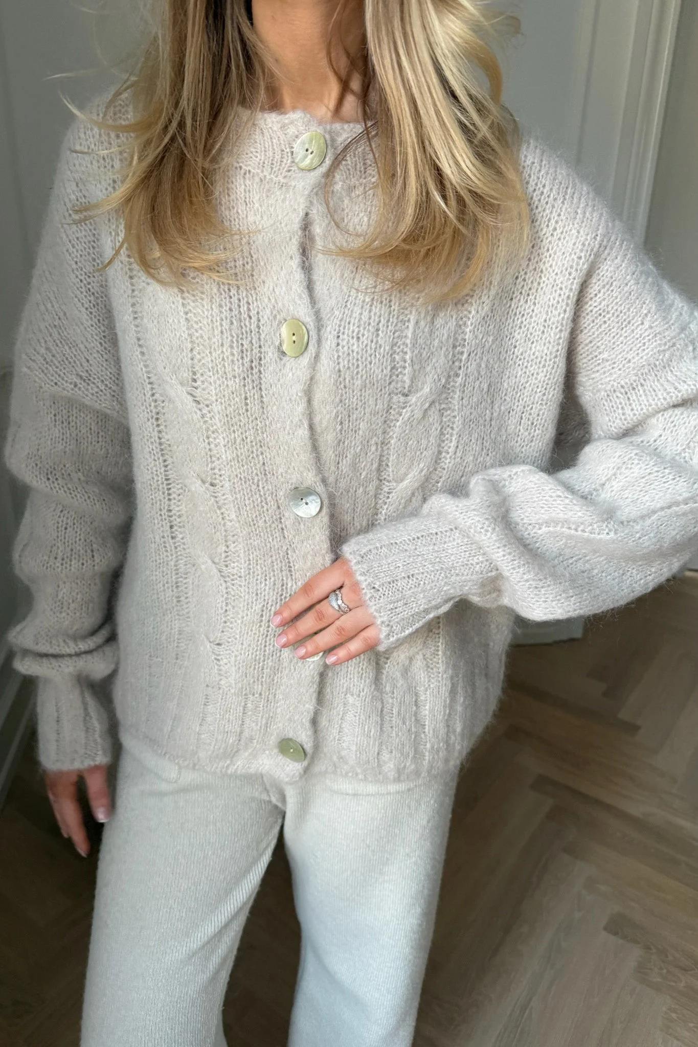 Ditte Cardigan Beige - Image 4