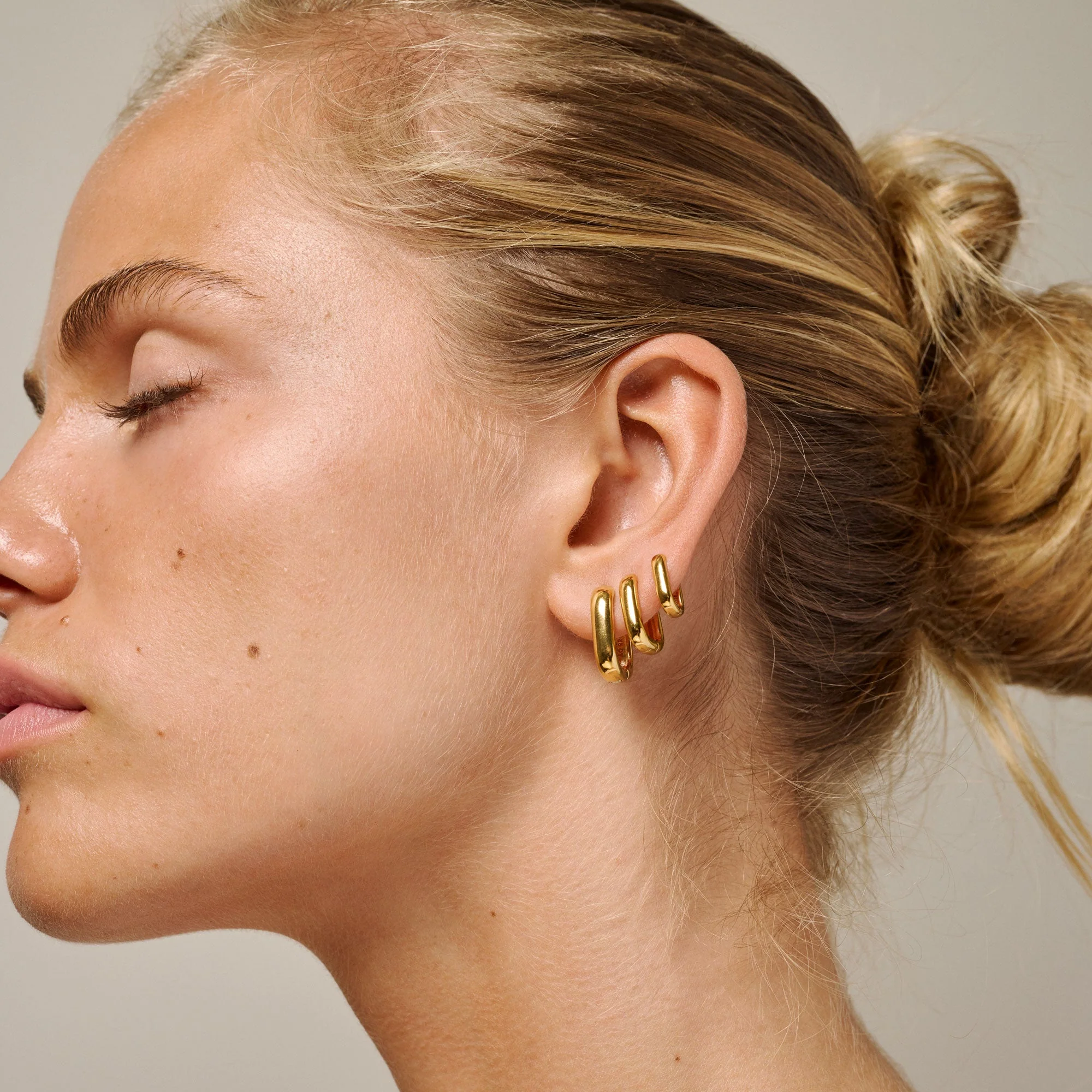 Square 12 Mm Earrings Gold - Image 2