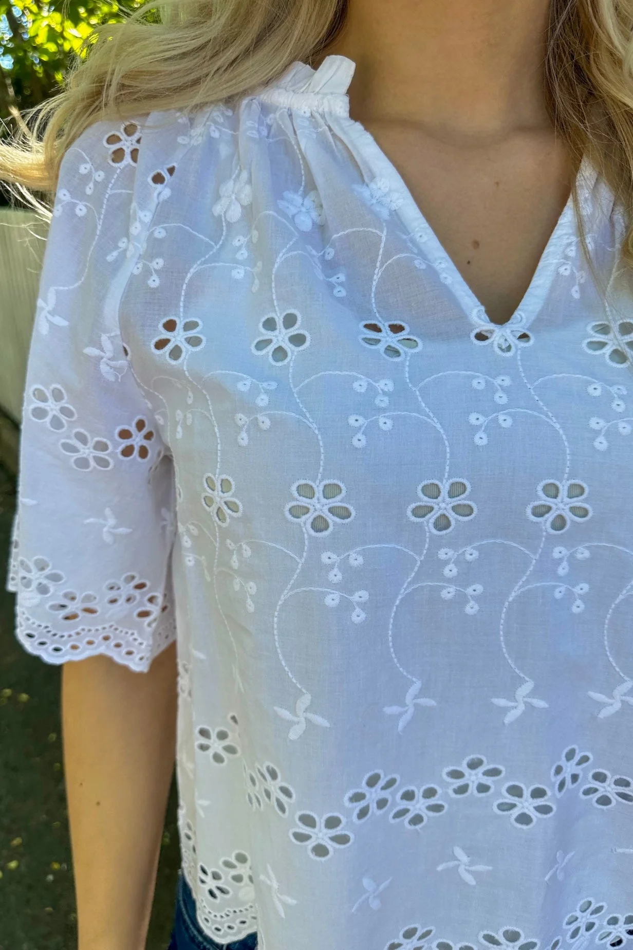 Odet Embroidery Blouse White - Image 4