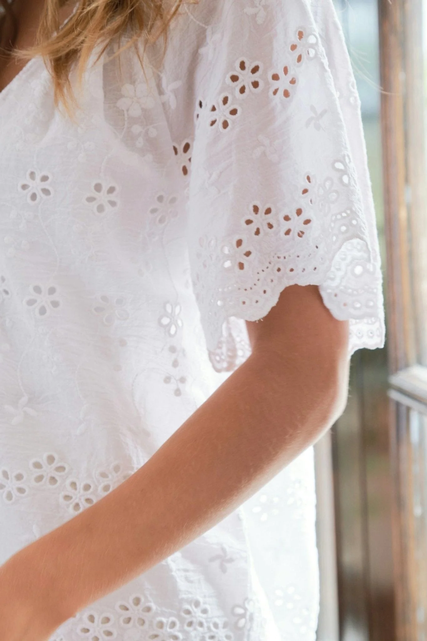 Odet Embroidery Blouse White - Image 8