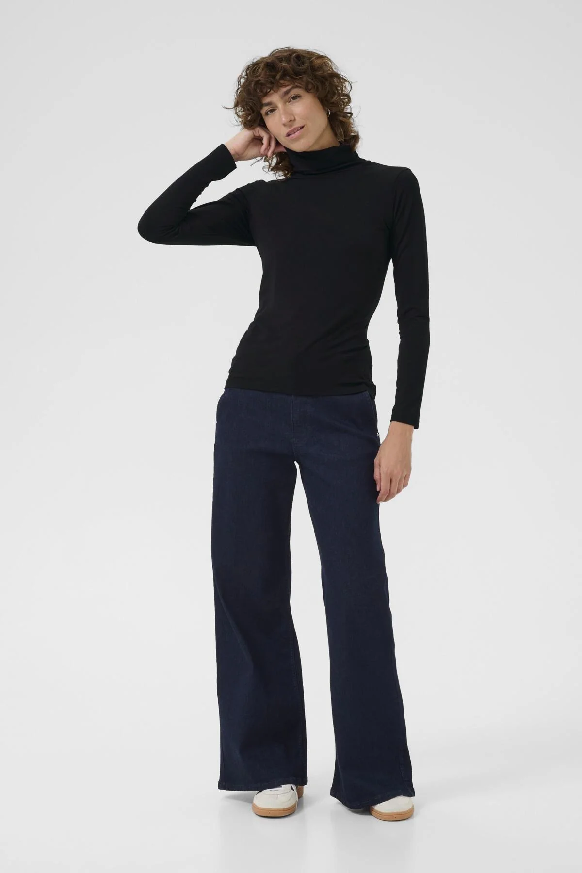 Efinas T-Shirt Black - Image 6