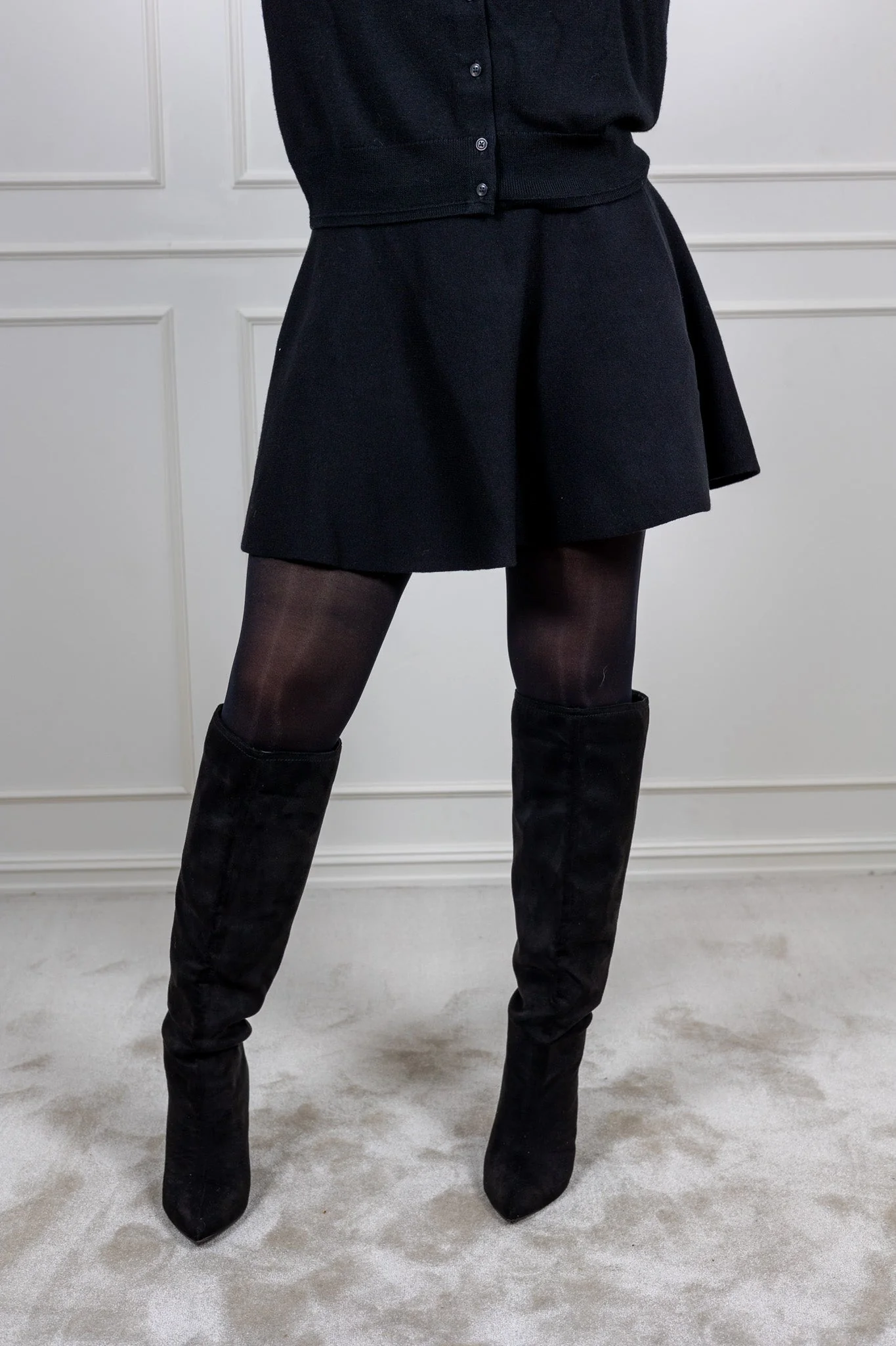 Vikes Skirt Black - Image 3