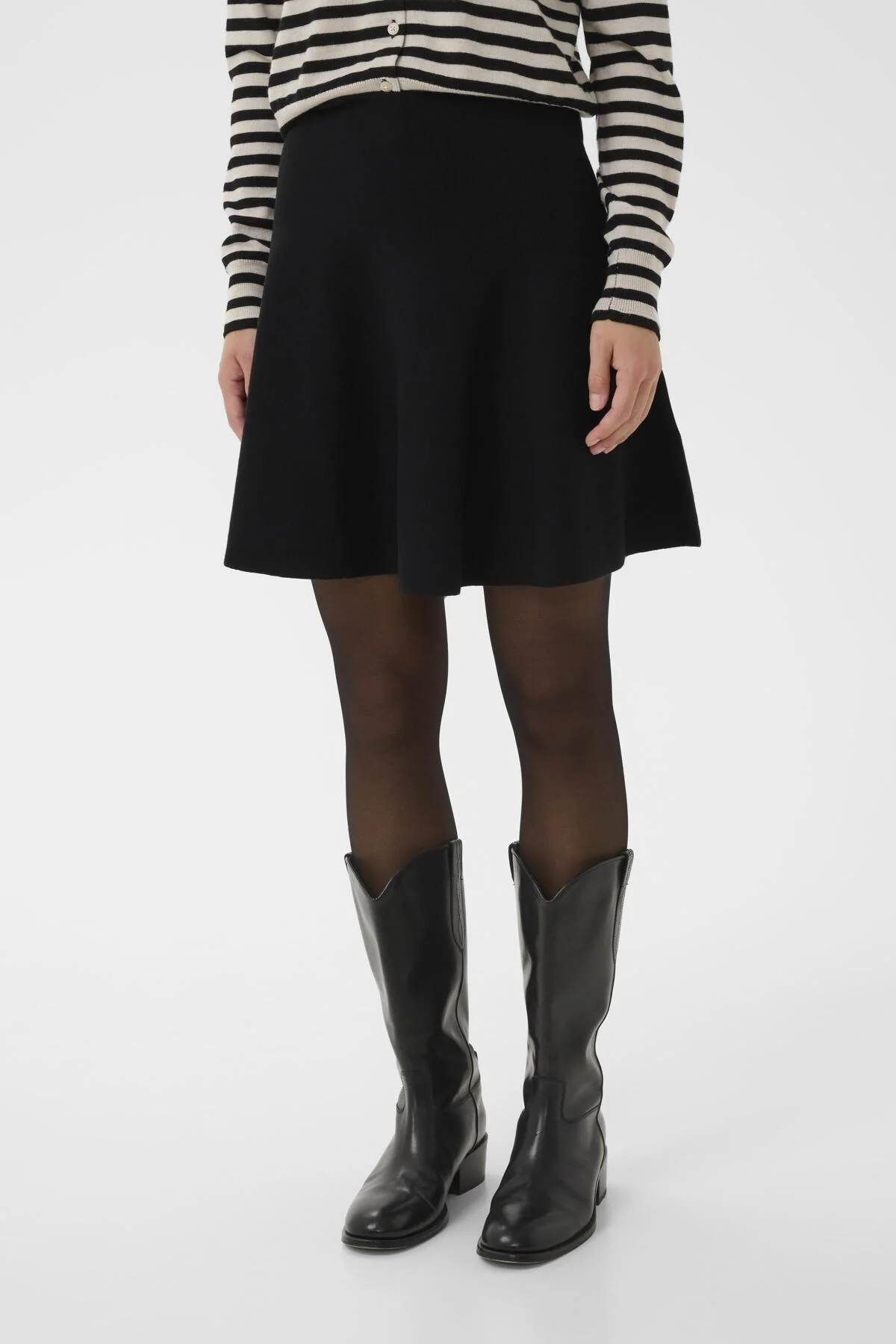 Vikes Skirt Black - Image 5