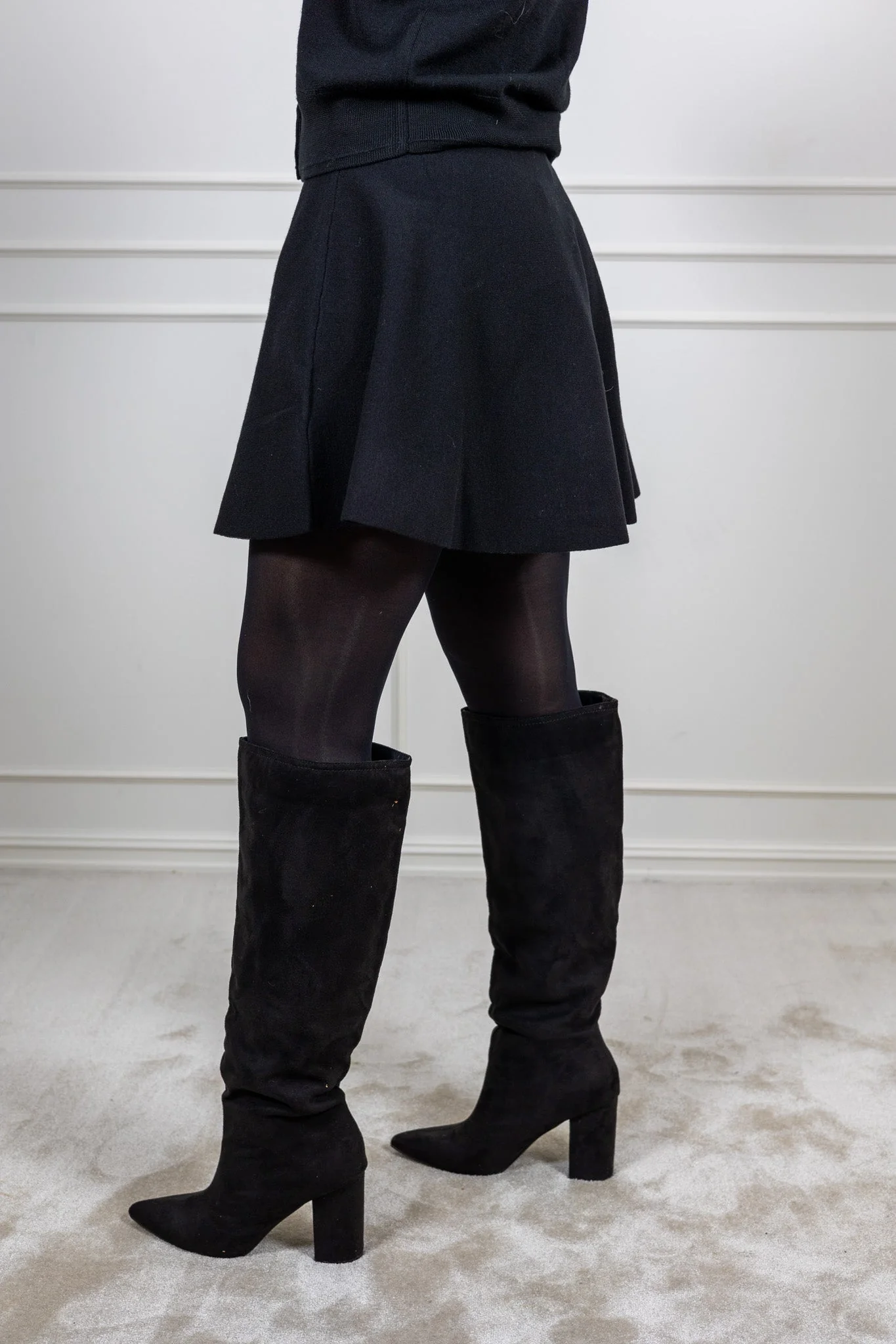 Vikes Skirt Black - Image 6