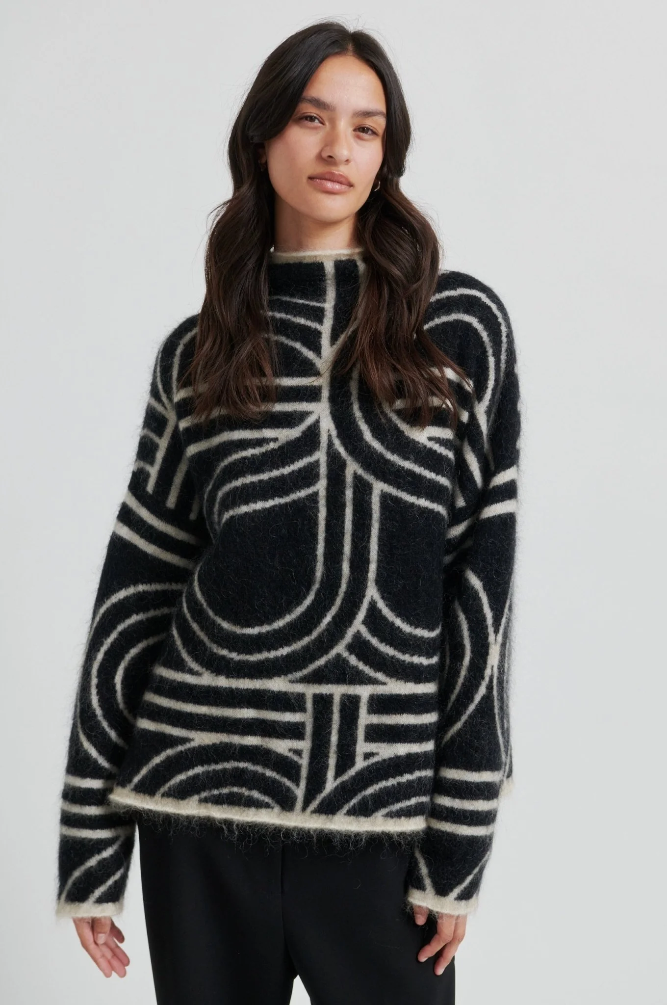 Signa Knit T-Neck Black - Image 2