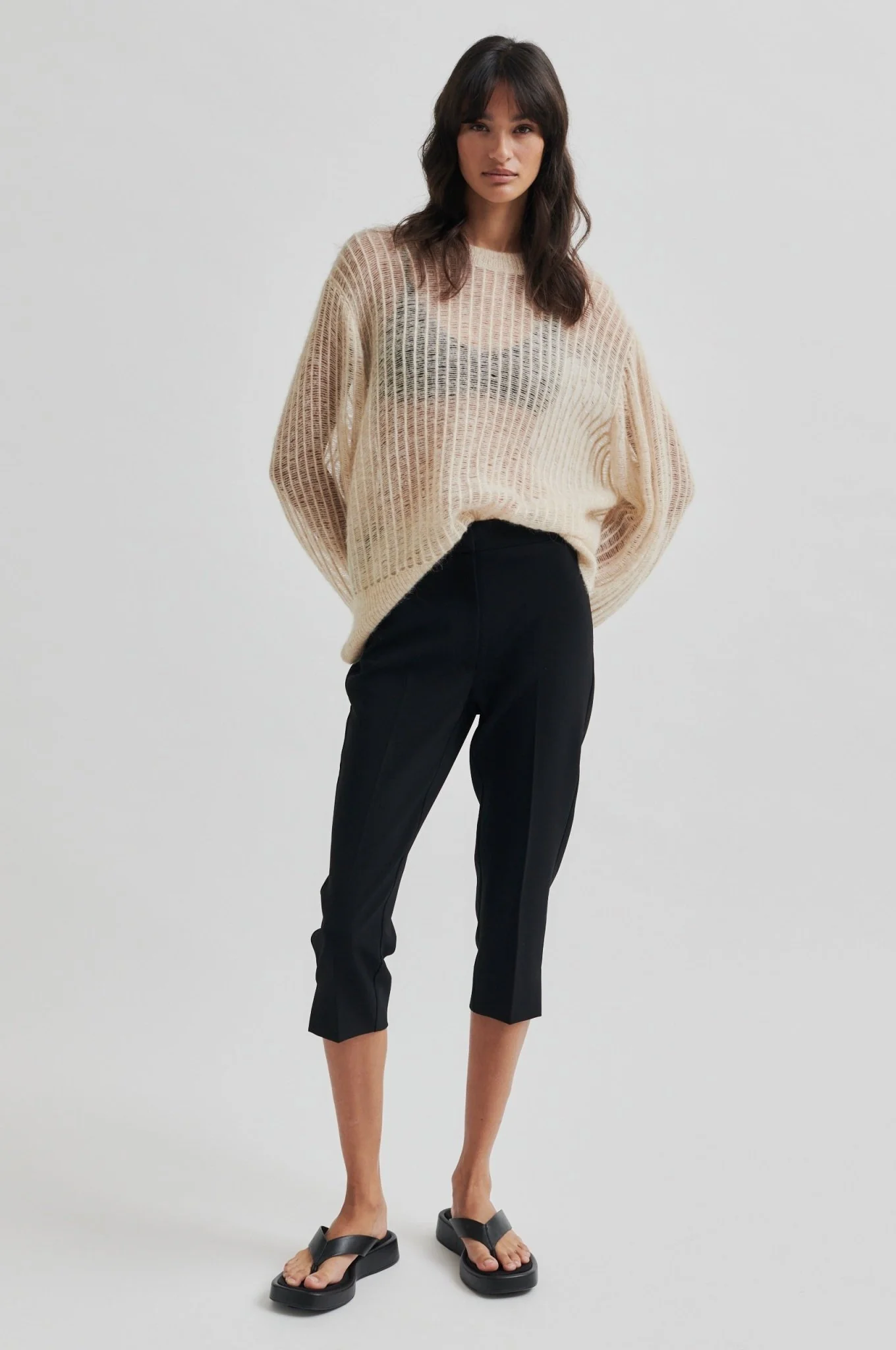 Capris Trousers Black - Image 3