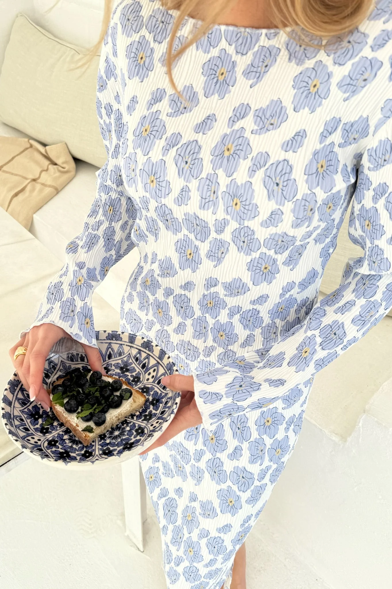 Oda Dress Blue Dazzling Flower - Image 9