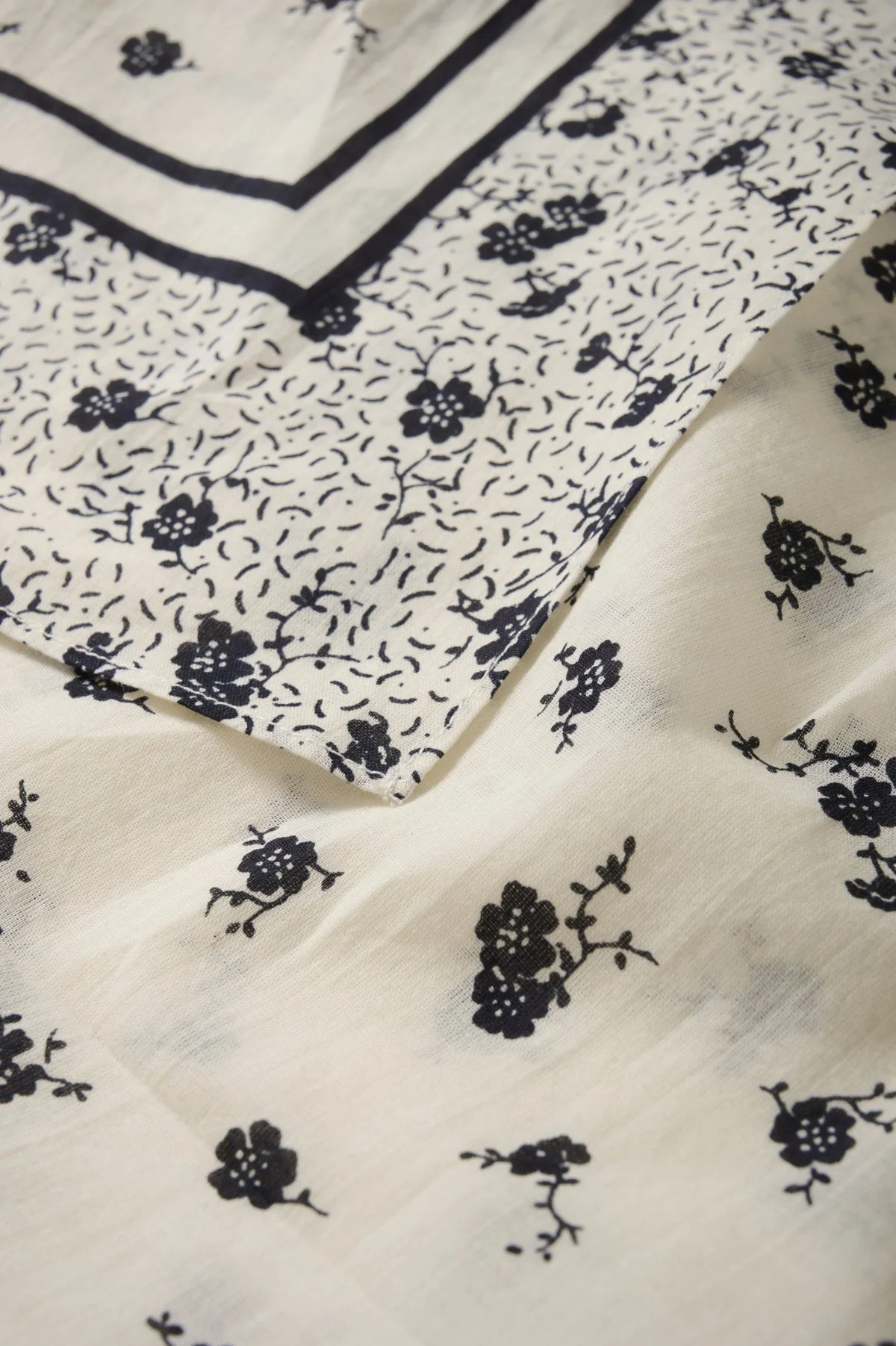 Phi Scarf Whispering White Fragile Print - Image 5