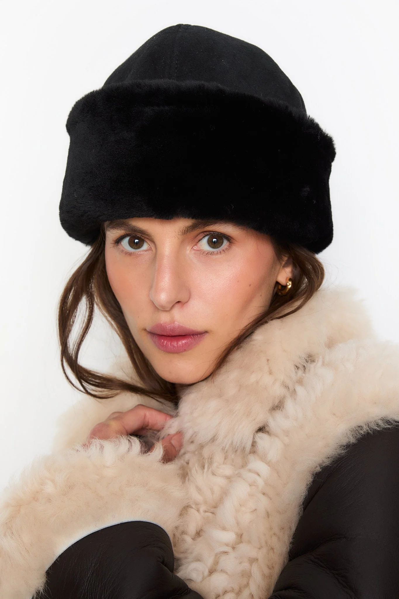 Azta Beanie Black Suede - Image 2