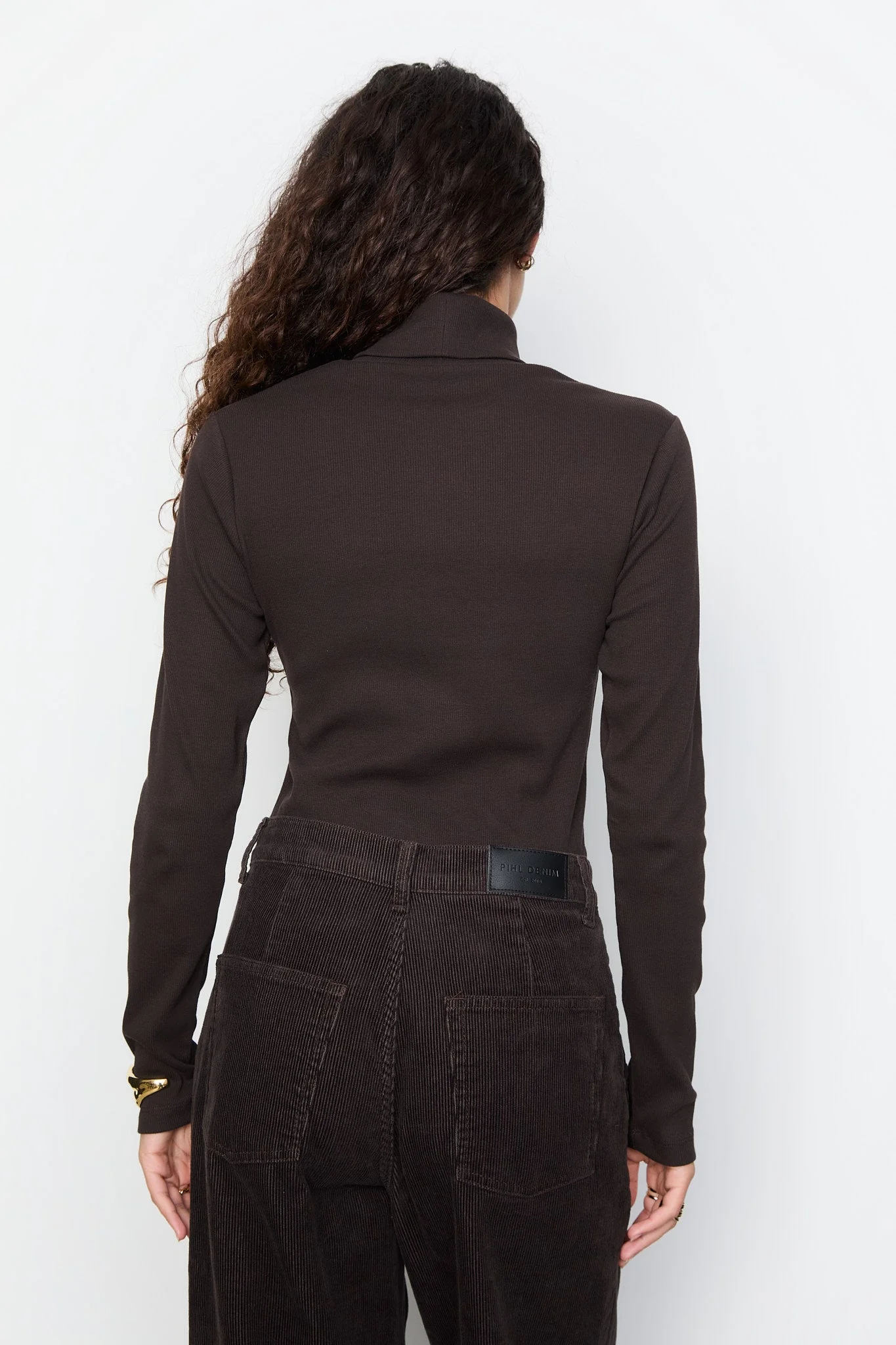Petra Rib Turtleneck Dark Brown - Image 7
