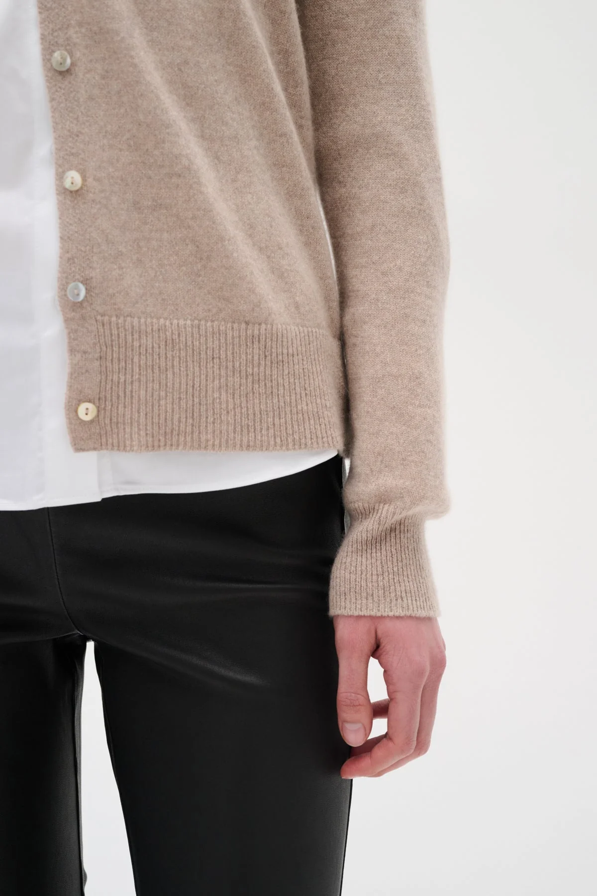 Lukkaiw Cardigan Beige Melange - Image 14